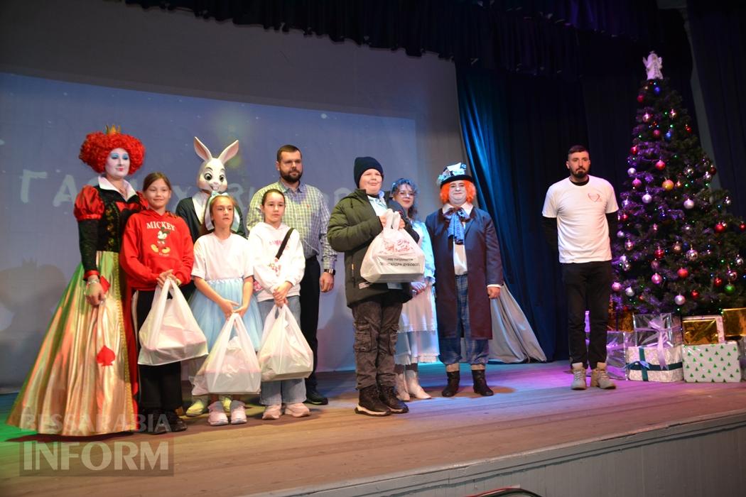 Тисячі дітей Кілійської громади отримали різдвяні подарунки від Олександра Дубового - триває традиційна акція "Фонда Добра та Любові"