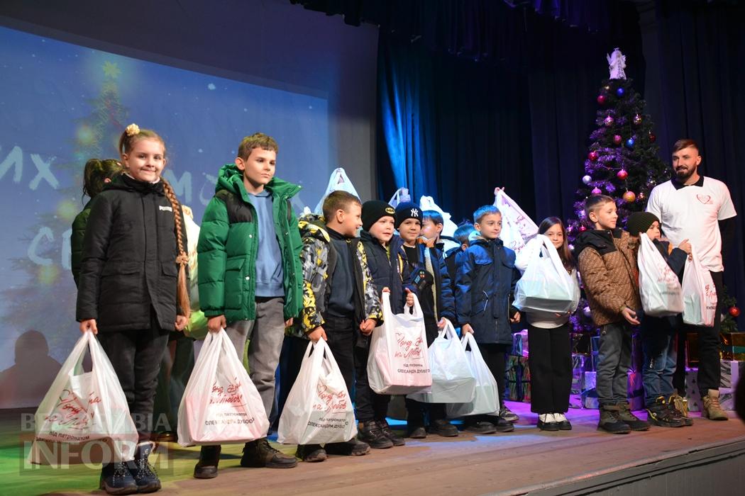 Тисячі дітей Кілійської громади отримали різдвяні подарунки від Олександра Дубового - триває традиційна акція "Фонда Добра та Любові"