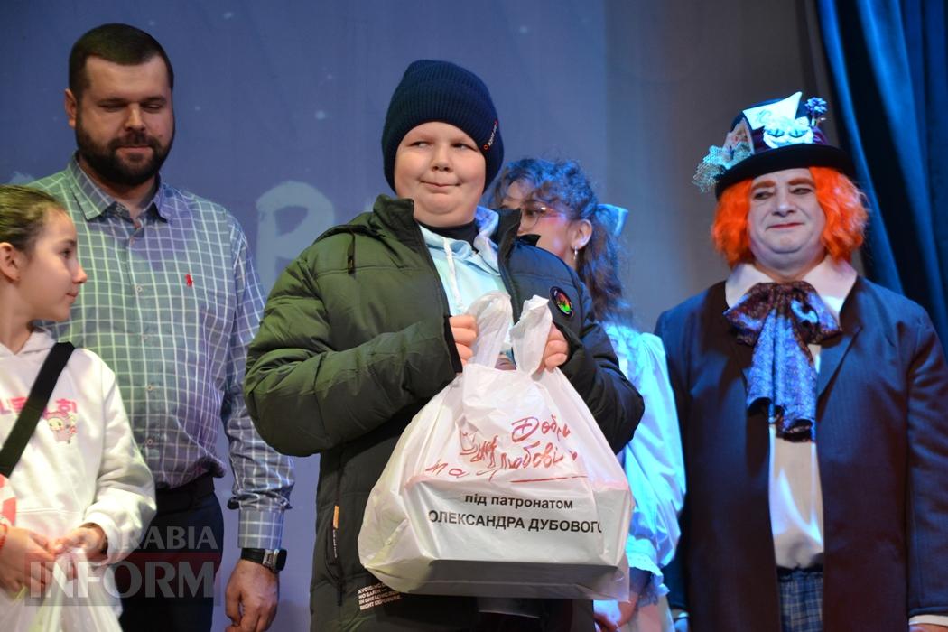 Тисячі дітей Кілійської громади отримали різдвяні подарунки від Олександра Дубового - триває традиційна акція "Фонда Добра та Любові"