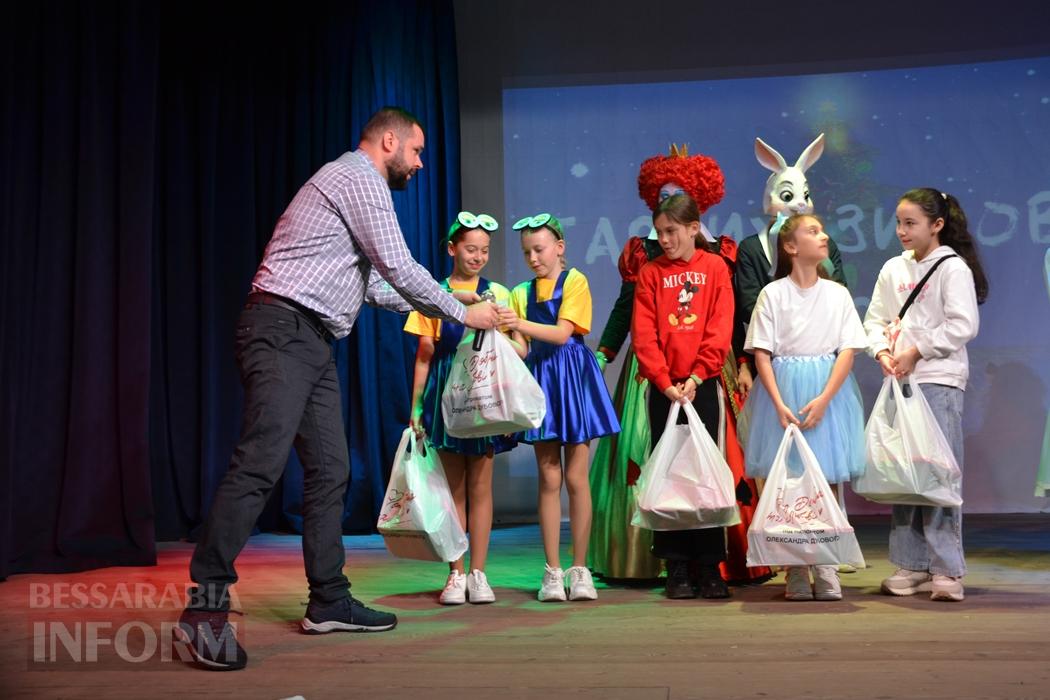 Тисячі дітей Кілійської громади отримали різдвяні подарунки від Олександра Дубового - триває традиційна акція "Фонда Добра та Любові"