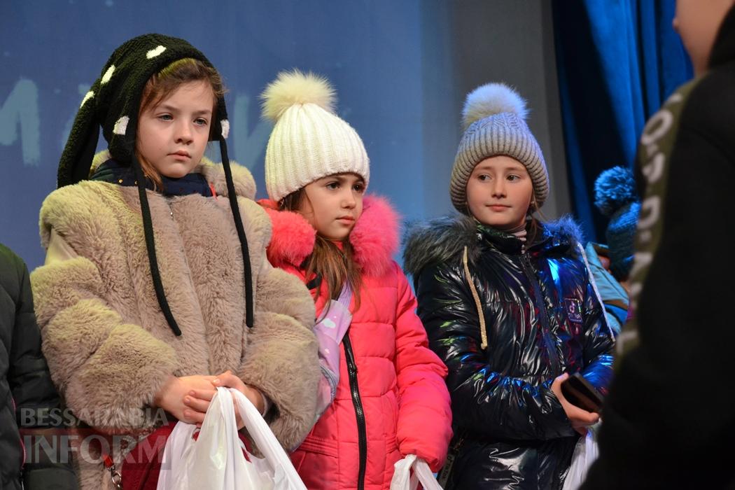 Тисячі дітей Кілійської громади отримали різдвяні подарунки від Олександра Дубового - триває традиційна акція "Фонда Добра та Любові"