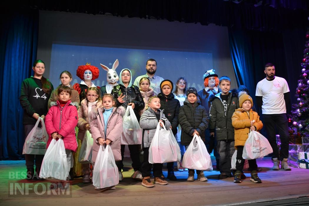 Тисячі дітей Кілійської громади отримали різдвяні подарунки від Олександра Дубового - триває традиційна акція "Фонда Добра та Любові"