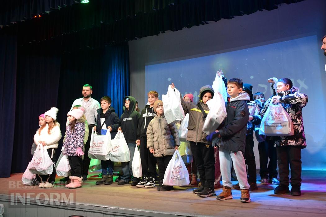 Тисячі дітей Кілійської громади отримали різдвяні подарунки від Олександра Дубового - триває традиційна акція "Фонда Добра та Любові"