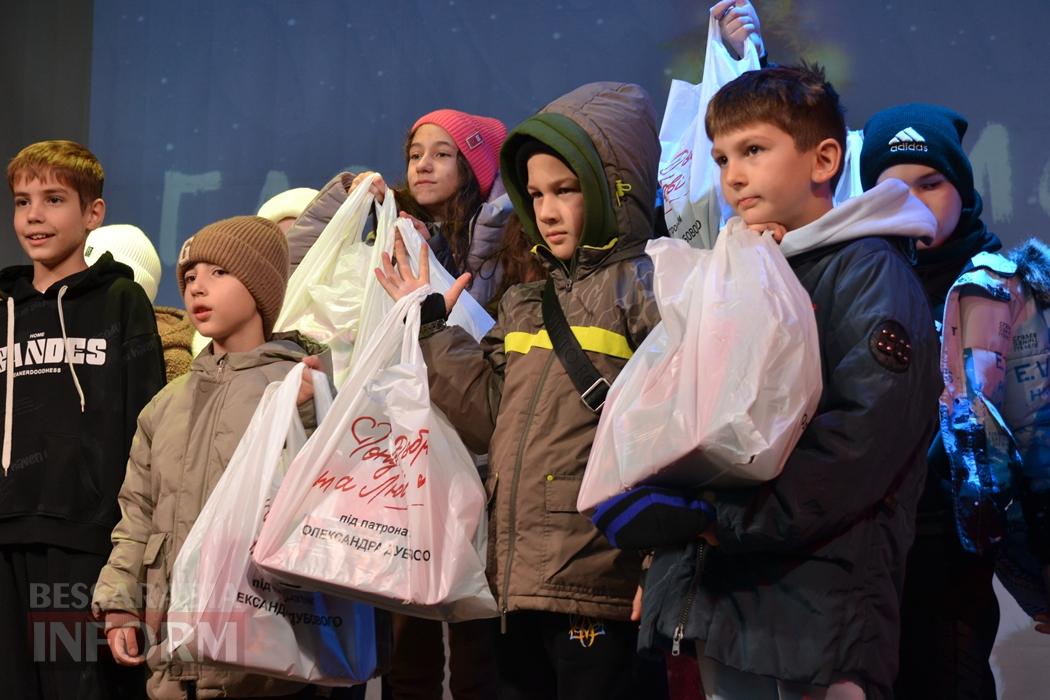 Тисячі дітей Кілійської громади отримали різдвяні подарунки від Олександра Дубового - триває традиційна акція "Фонда Добра та Любові"