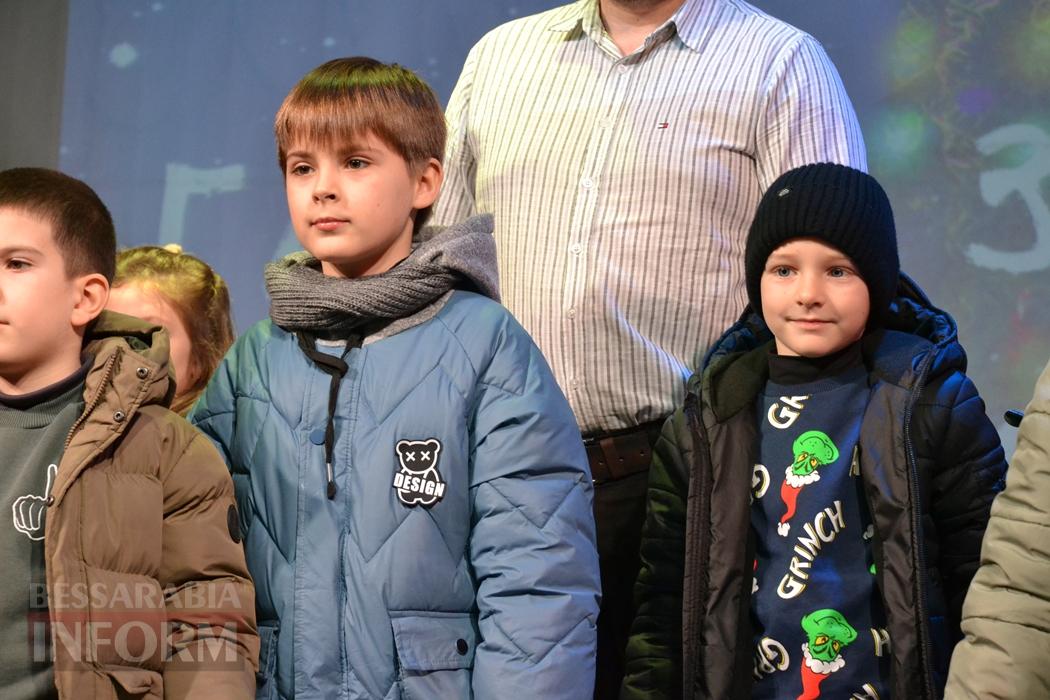 Тисячі дітей Кілійської громади отримали різдвяні подарунки від Олександра Дубового - триває традиційна акція "Фонда Добра та Любові"