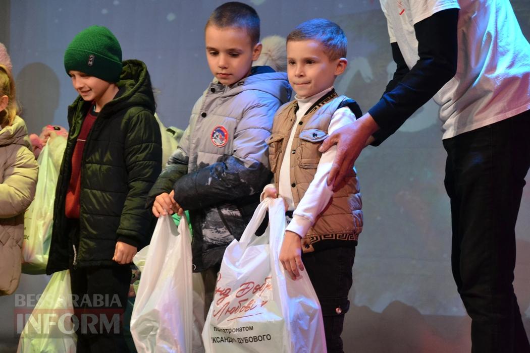 Тисячі дітей Кілійської громади отримали різдвяні подарунки від Олександра Дубового - триває традиційна акція "Фонда Добра та Любові"