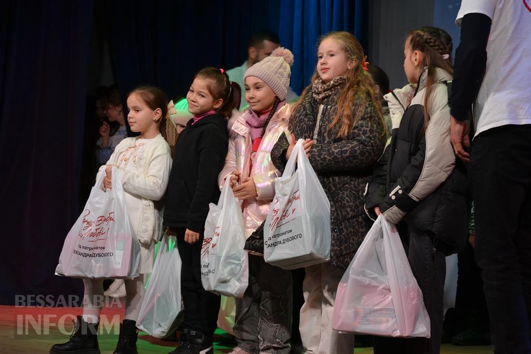 Тисячі дітей Кілійської громади отримали різдвяні подарунки від Олександра Дубового - триває традиційна акція "Фонда Добра та Любові"