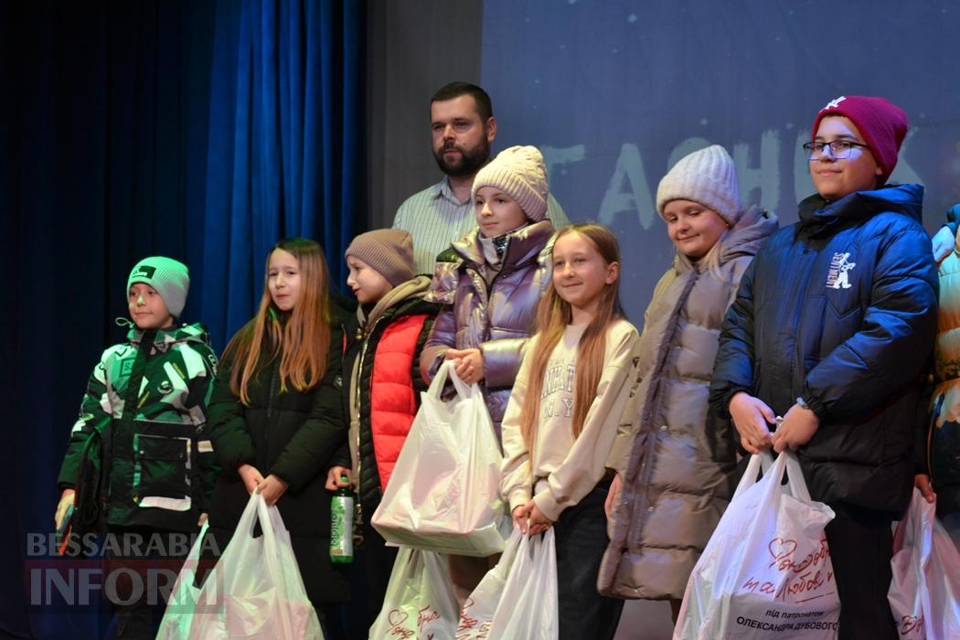 Тисячі дітей Кілійської громади отримали різдвяні подарунки від Олександра Дубового - триває традиційна акція "Фонда Добра та Любові"