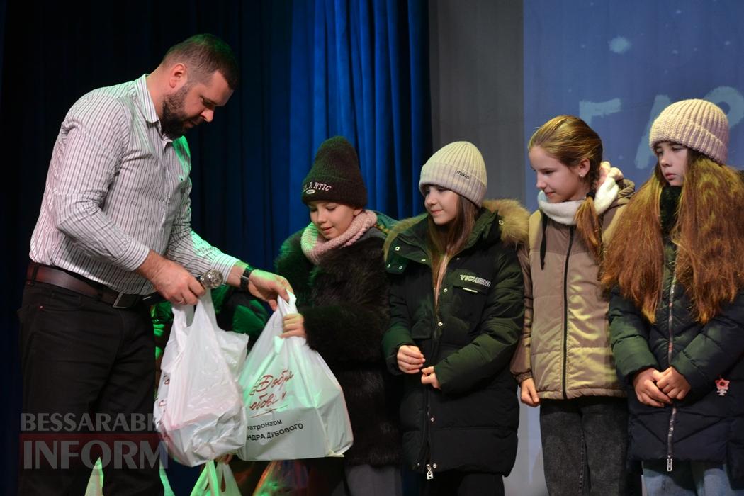 Тисячі дітей Кілійської громади отримали різдвяні подарунки від Олександра Дубового - триває традиційна акція "Фонда Добра та Любові"