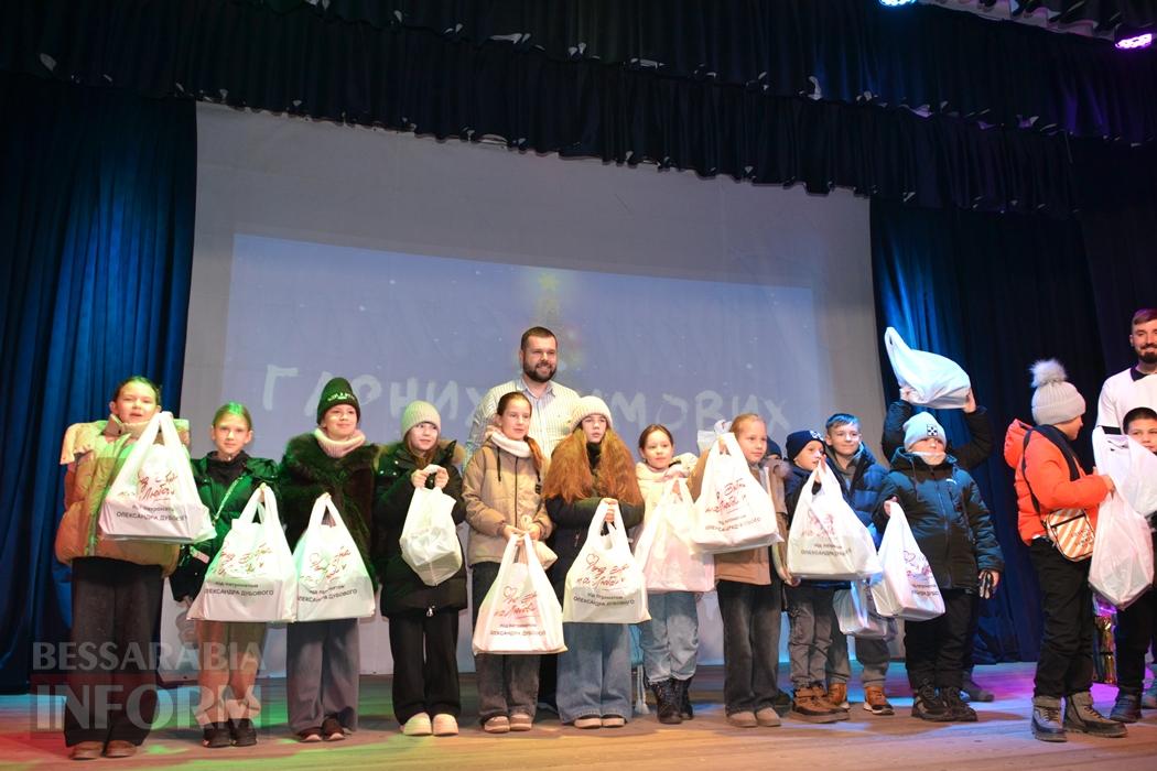 Тисячі дітей Кілійської громади отримали різдвяні подарунки від Олександра Дубового - триває традиційна акція "Фонда Добра та Любові"