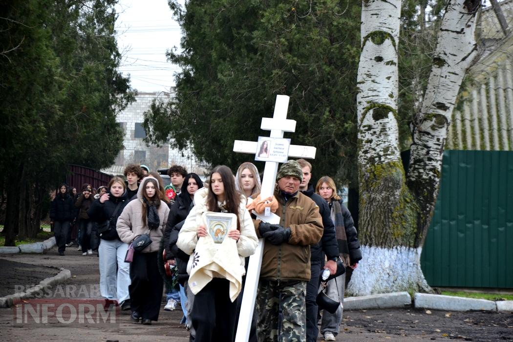 Останній дзвоник у рідній школі продзвенів для загиблої внаслідок ДТП десятикласниці з Кілії Анастасії Бугаєнко