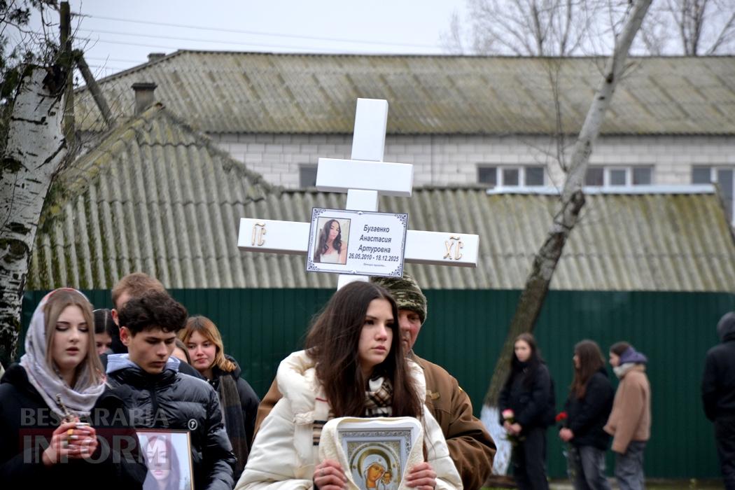 Останній дзвоник у рідній школі продзвенів для загиблої внаслідок ДТП десятикласниці з Кілії Анастасії Бугаєнко
