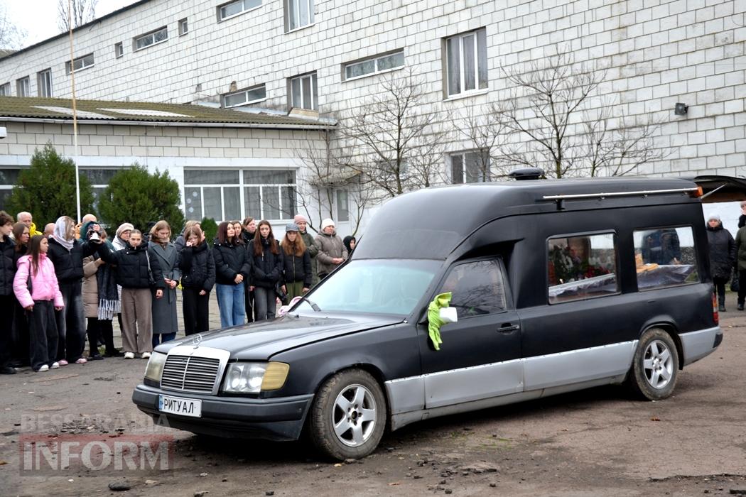 Останній дзвоник у рідній школі продзвенів для загиблої внаслідок ДТП десятикласниці з Кілії Анастасії Бугаєнко