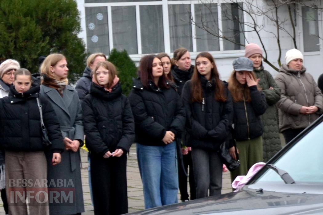 Останній дзвоник у рідній школі продзвенів для загиблої внаслідок ДТП десятикласниці з Кілії Анастасії Бугаєнко