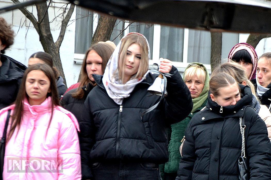 Останній дзвоник у рідній школі продзвенів для загиблої внаслідок ДТП десятикласниці з Кілії Анастасії Бугаєнко