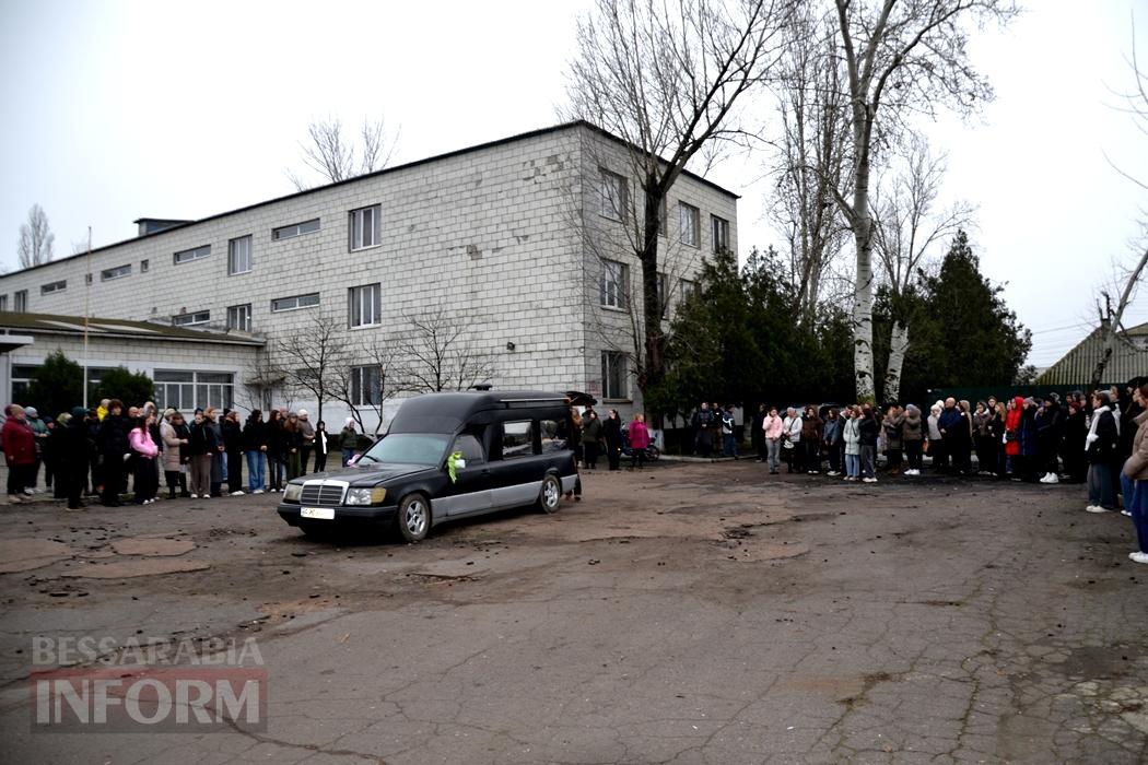 Останній дзвоник у рідній школі продзвенів для загиблої внаслідок ДТП десятикласниці з Кілії Анастасії Бугаєнко