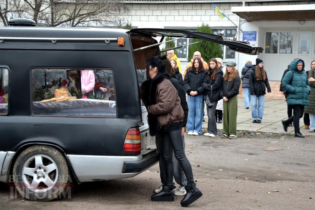 Останній дзвоник у рідній школі продзвенів для загиблої внаслідок ДТП десятикласниці з Кілії Анастасії Бугаєнко