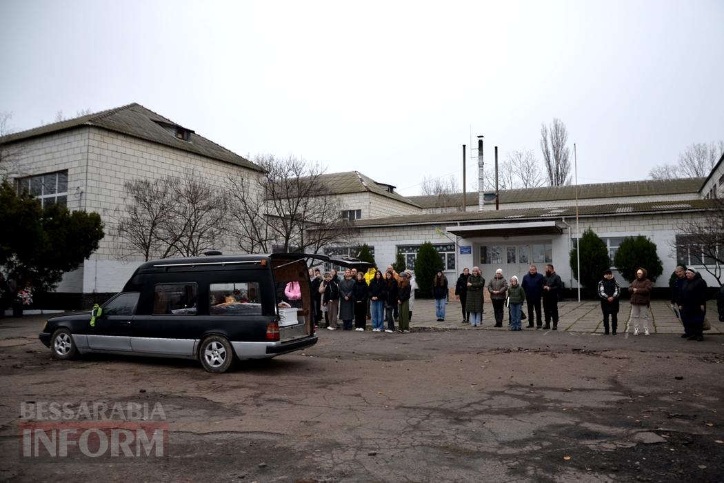 Останній дзвоник у рідній школі продзвенів для загиблої внаслідок ДТП десятикласниці з Кілії Анастасії Бугаєнко