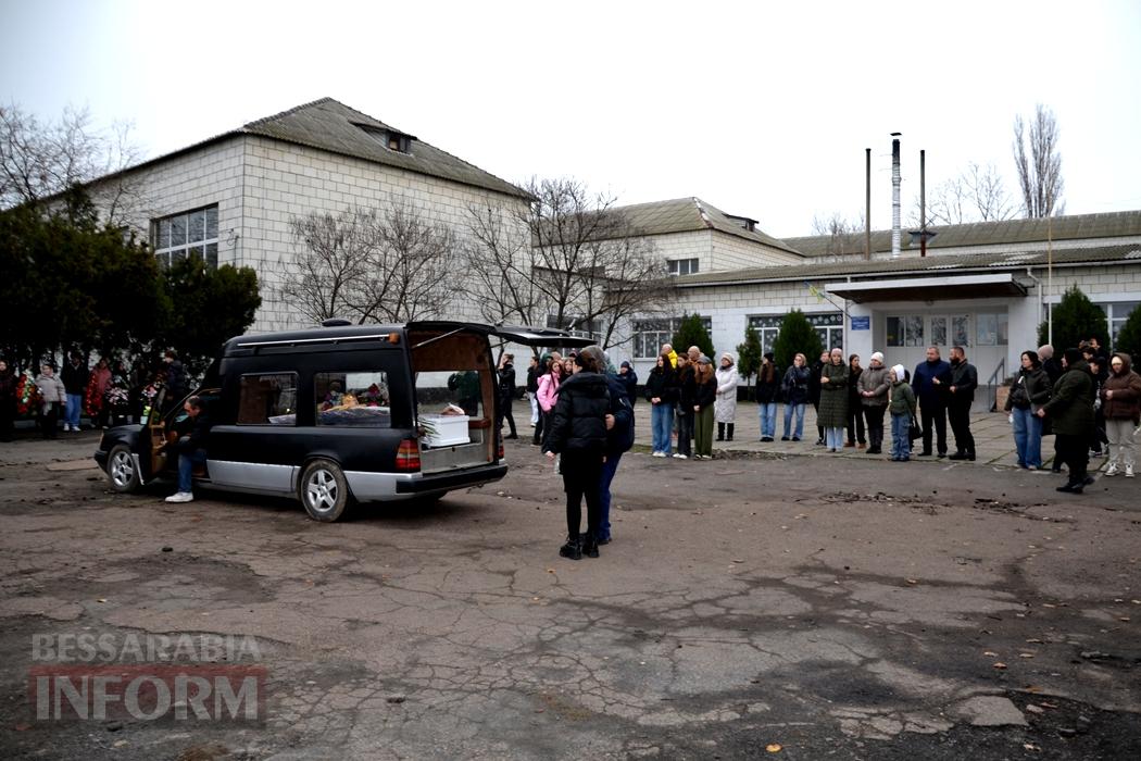 Останній дзвоник у рідній школі продзвенів для загиблої внаслідок ДТП десятикласниці з Кілії Анастасії Бугаєнко