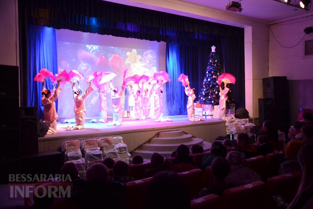 Тисячі дітей Кілійської громади отримали різдвяні подарунки від Олександра Дубового - триває традиційна акція "Фонда Добра та Любові"