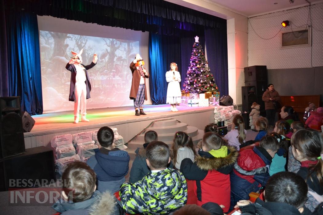 Тисячі дітей Кілійської громади отримали різдвяні подарунки від Олександра Дубового - триває традиційна акція "Фонда Добра та Любові"