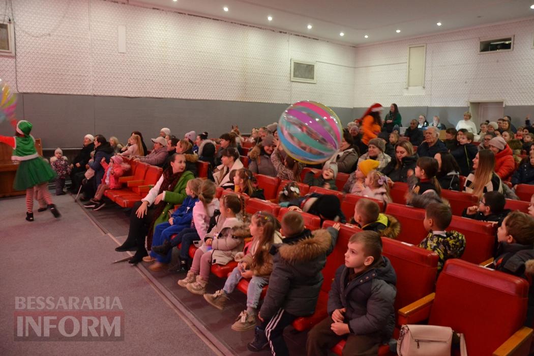 Тисячі дітей Кілійської громади отримали різдвяні подарунки від Олександра Дубового - триває традиційна акція "Фонда Добра та Любові"