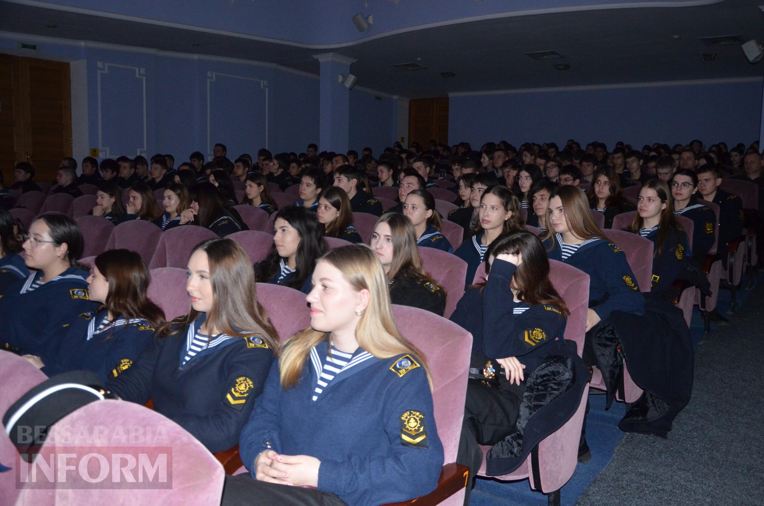 Народні та патріотичні номери у виконанні захисників: в Ізмаїлі відбувся концерт Центру військово-музичного мистецтва ВМС ЗСУ