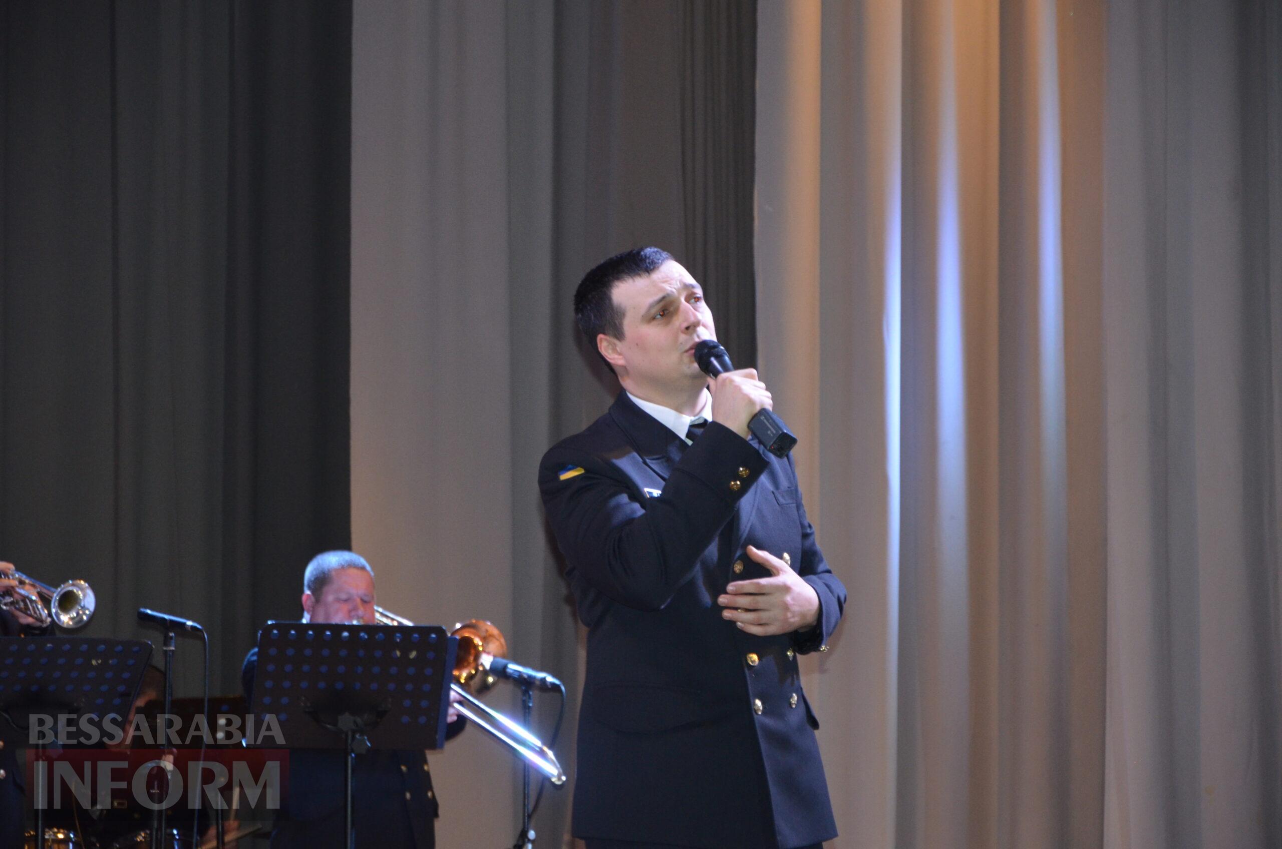 Народні та патріотичні номери у виконанні захисників: в Ізмаїлі відбувся концерт Центру військово-музичного мистецтва ВМС ЗСУ