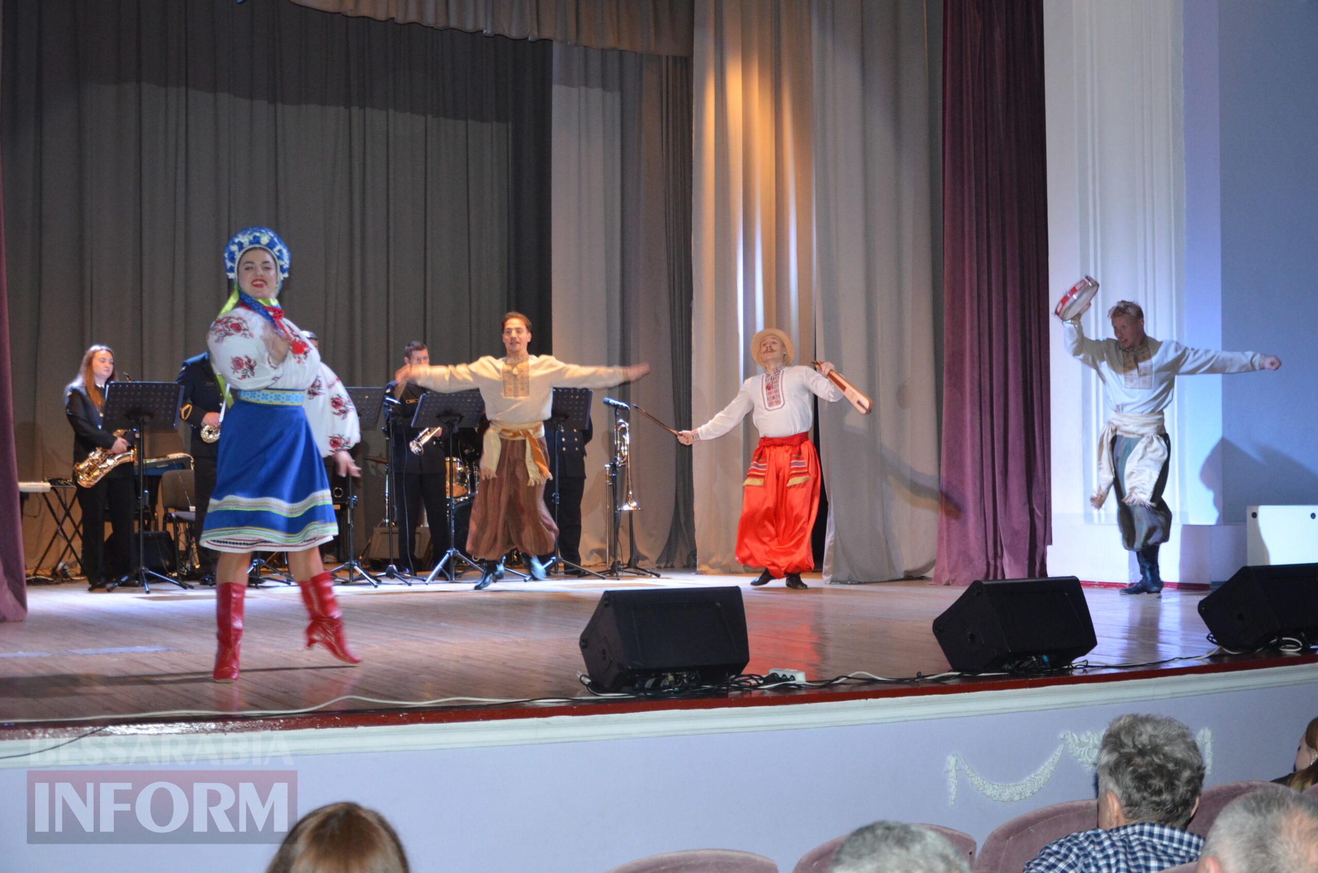 Народні та патріотичні номери у виконанні захисників: в Ізмаїлі відбувся концерт Центру військово-музичного мистецтва ВМС ЗСУ