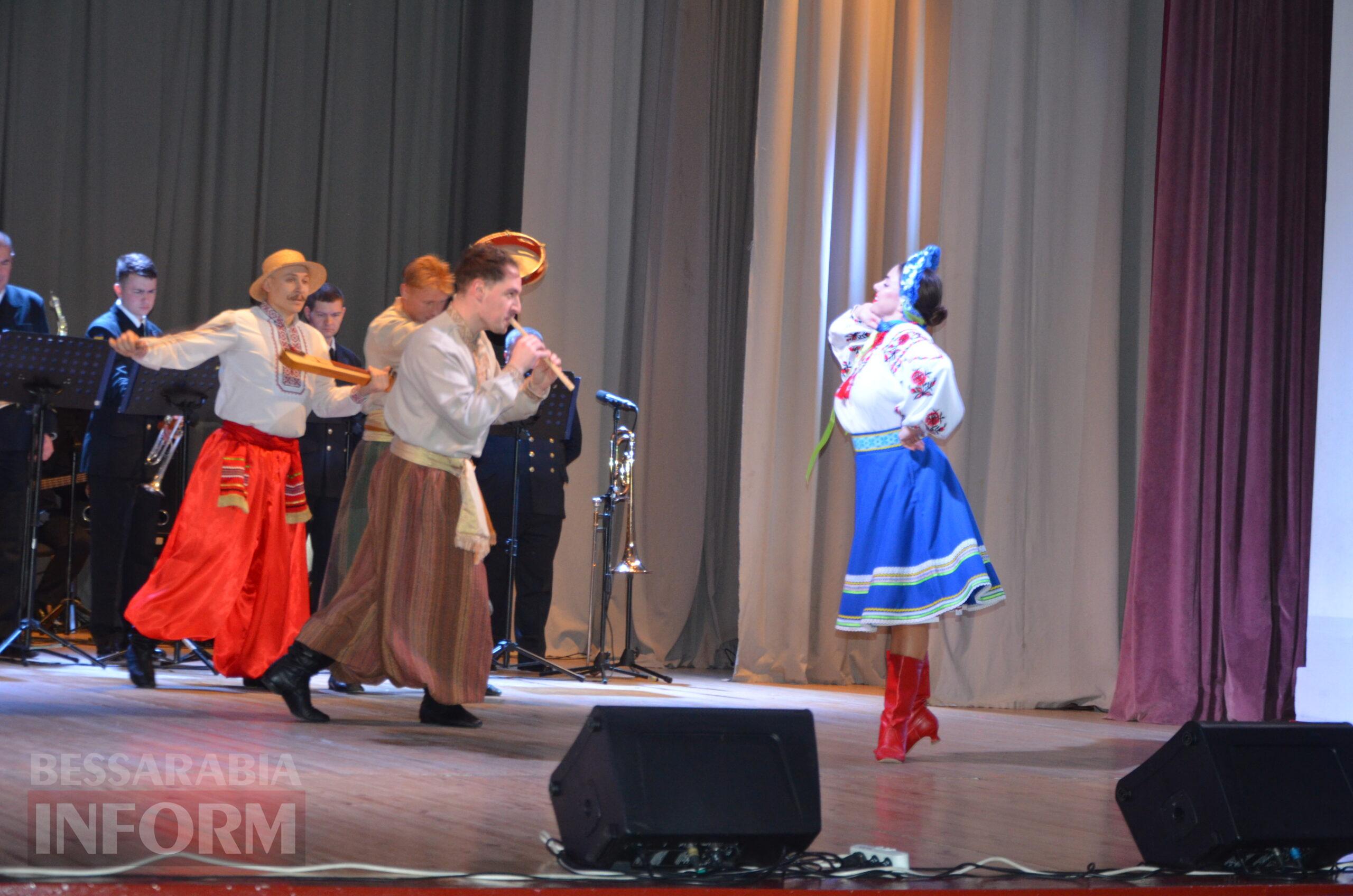 Народні та патріотичні номери у виконанні захисників: в Ізмаїлі відбувся концерт Центру військово-музичного мистецтва ВМС ЗСУ