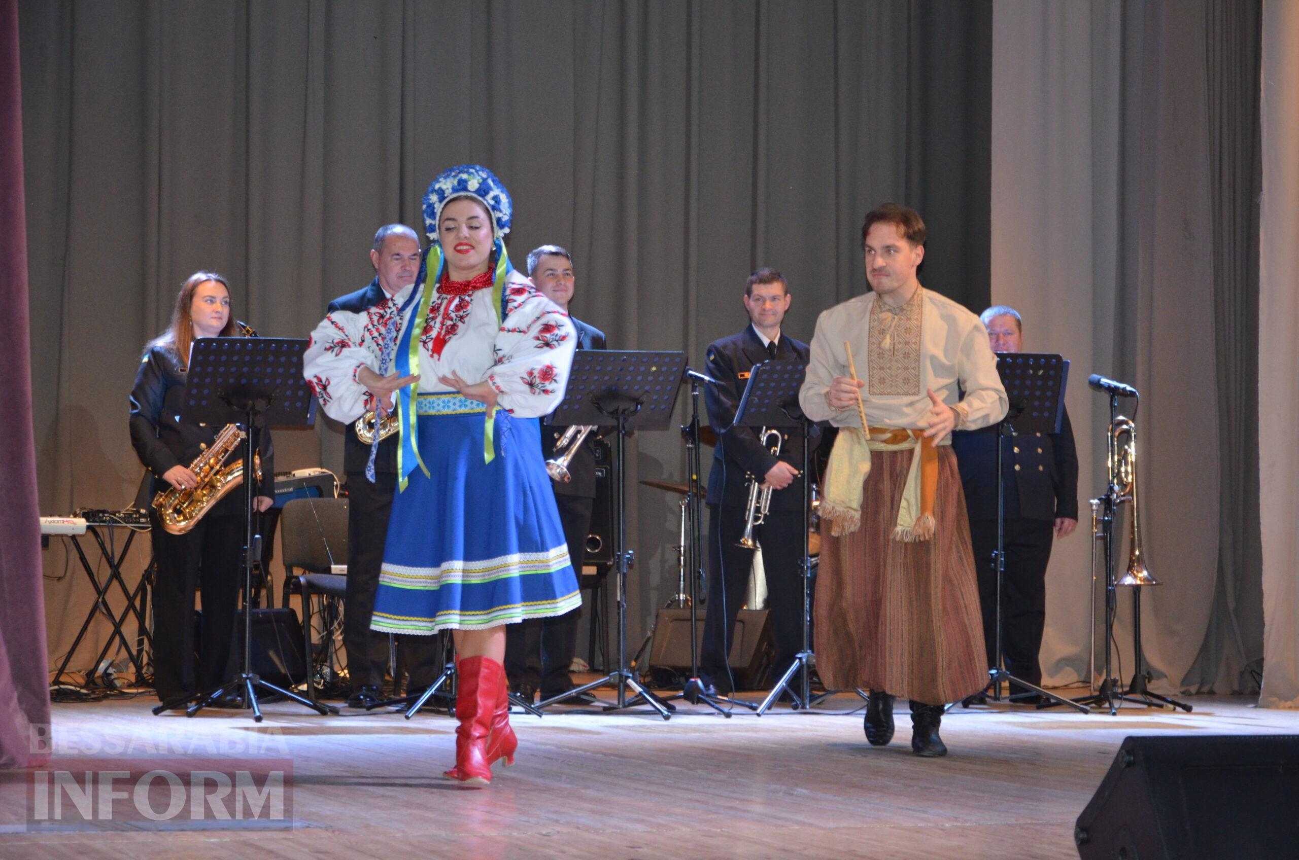 Народні та патріотичні номери у виконанні захисників: в Ізмаїлі відбувся концерт Центру військово-музичного мистецтва ВМС ЗСУ