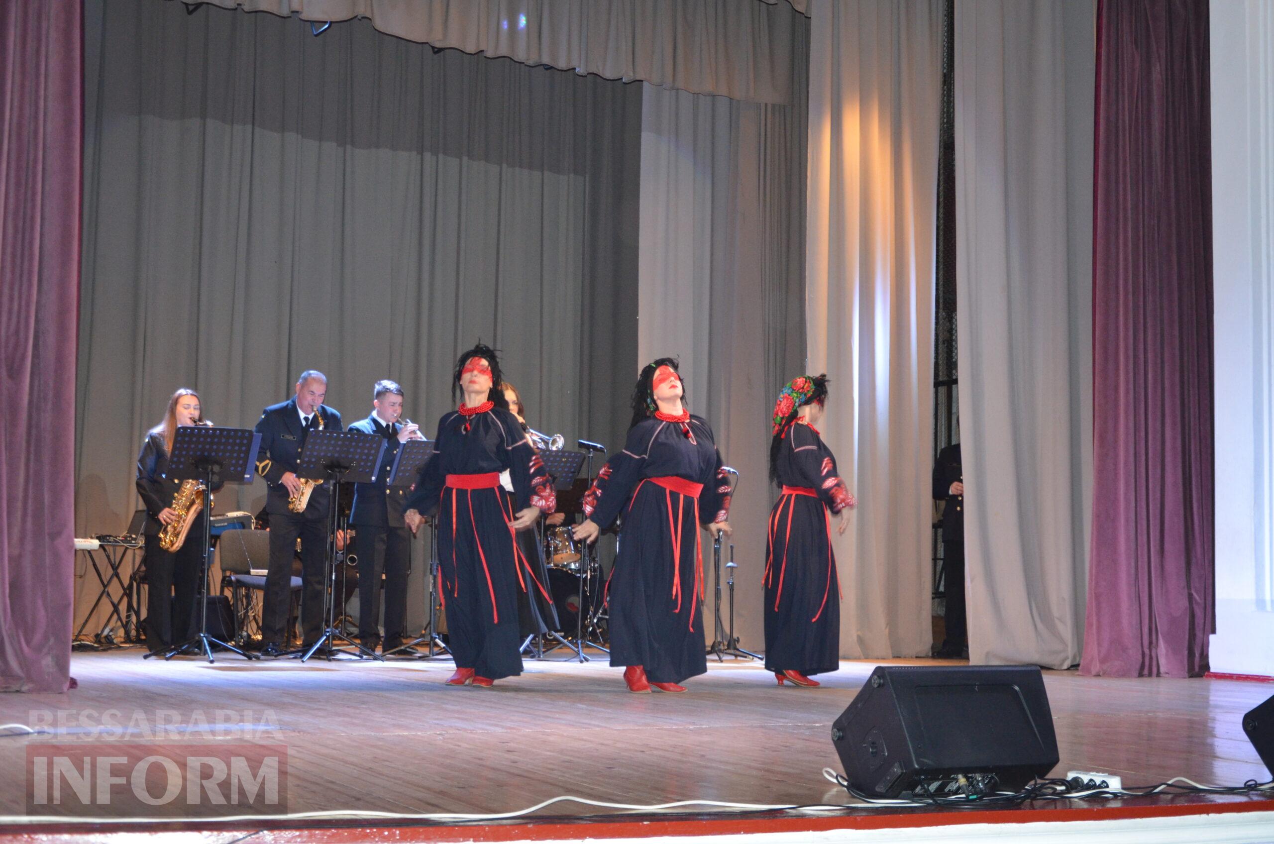 Народні та патріотичні номери у виконанні захисників: в Ізмаїлі відбувся концерт Центру військово-музичного мистецтва ВМС ЗСУ