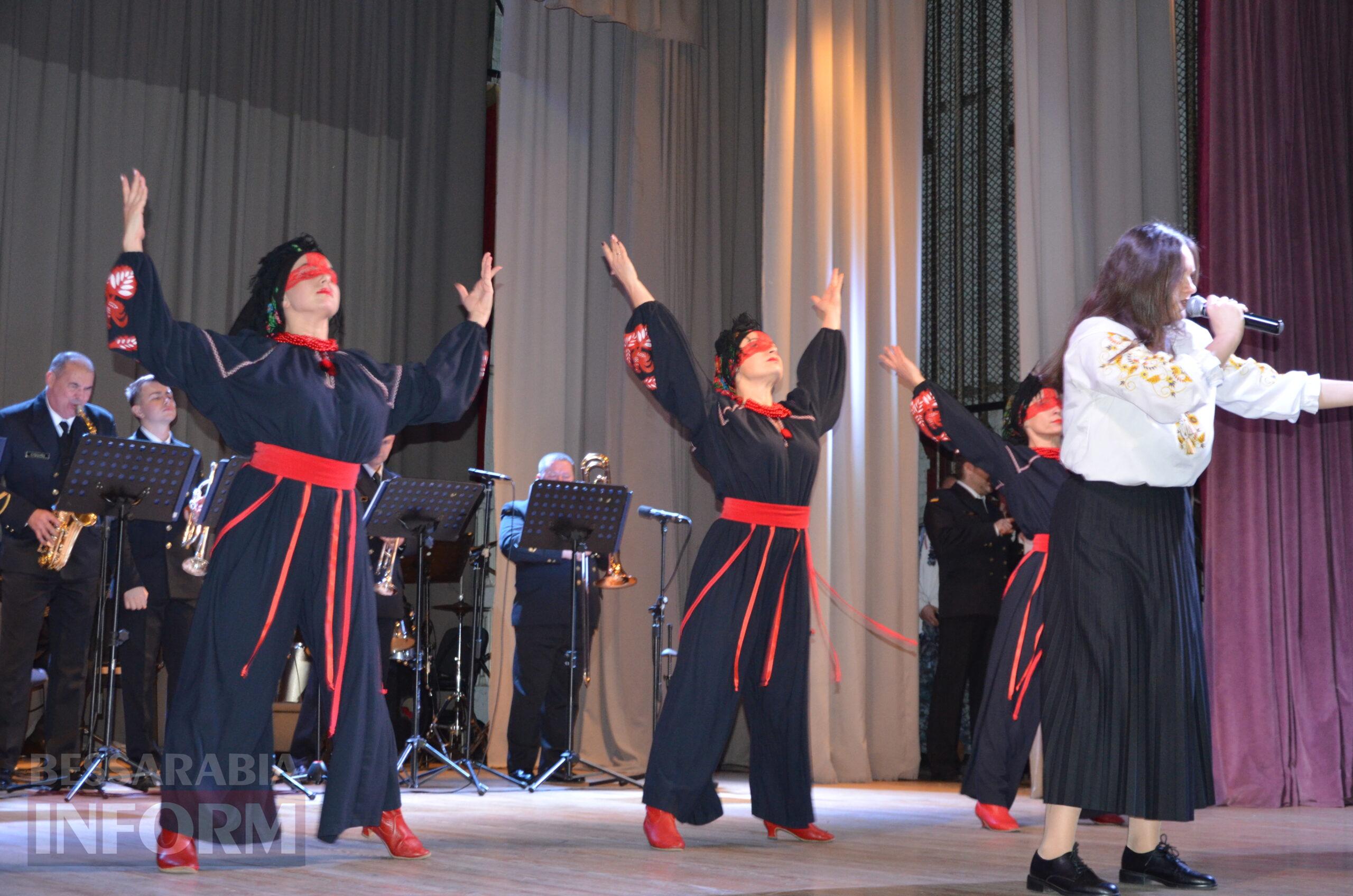 Народні та патріотичні номери у виконанні захисників: в Ізмаїлі відбувся концерт Центру військово-музичного мистецтва ВМС ЗСУ