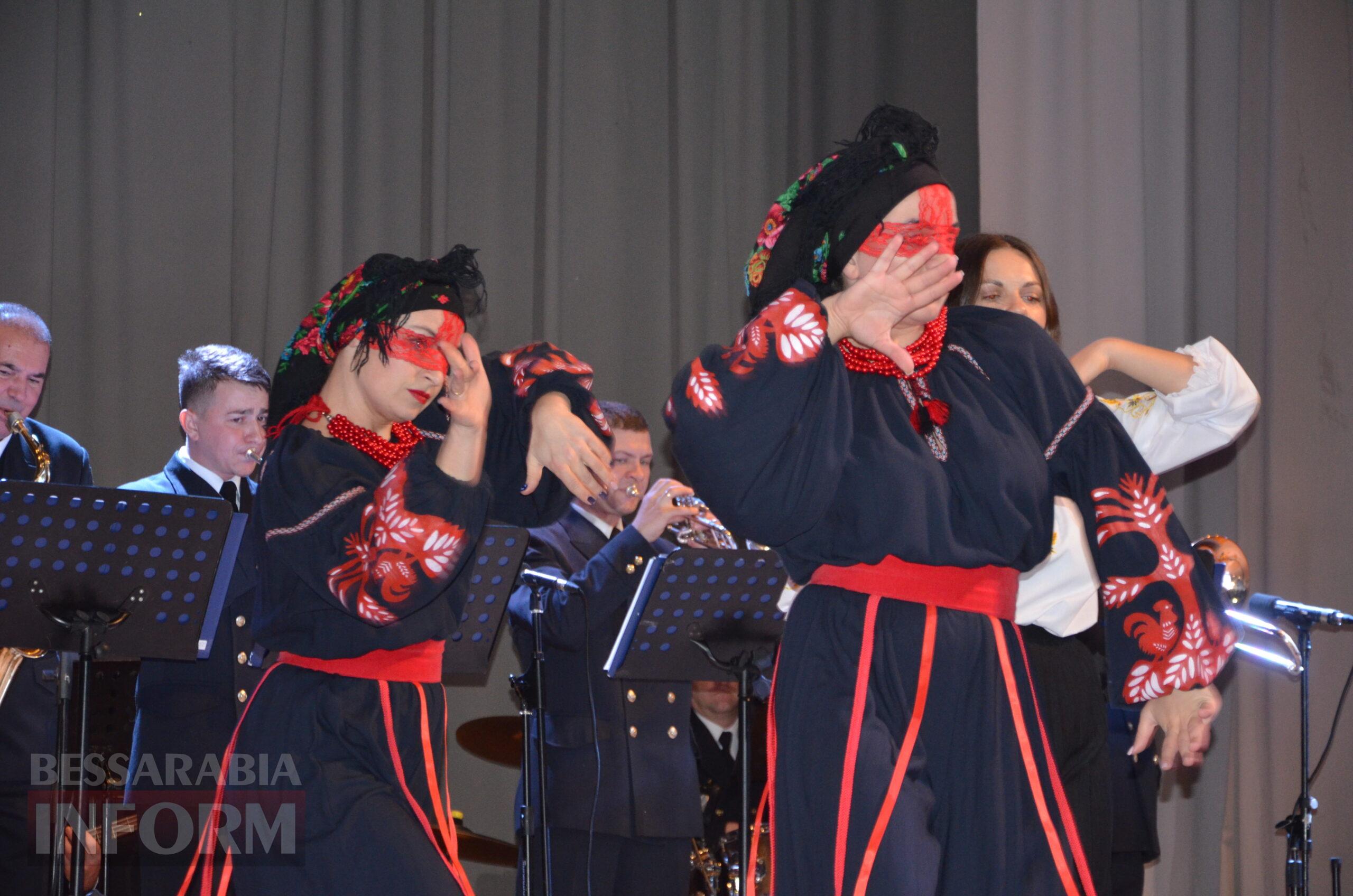 Народні та патріотичні номери у виконанні захисників: в Ізмаїлі відбувся концерт Центру військово-музичного мистецтва ВМС ЗСУ