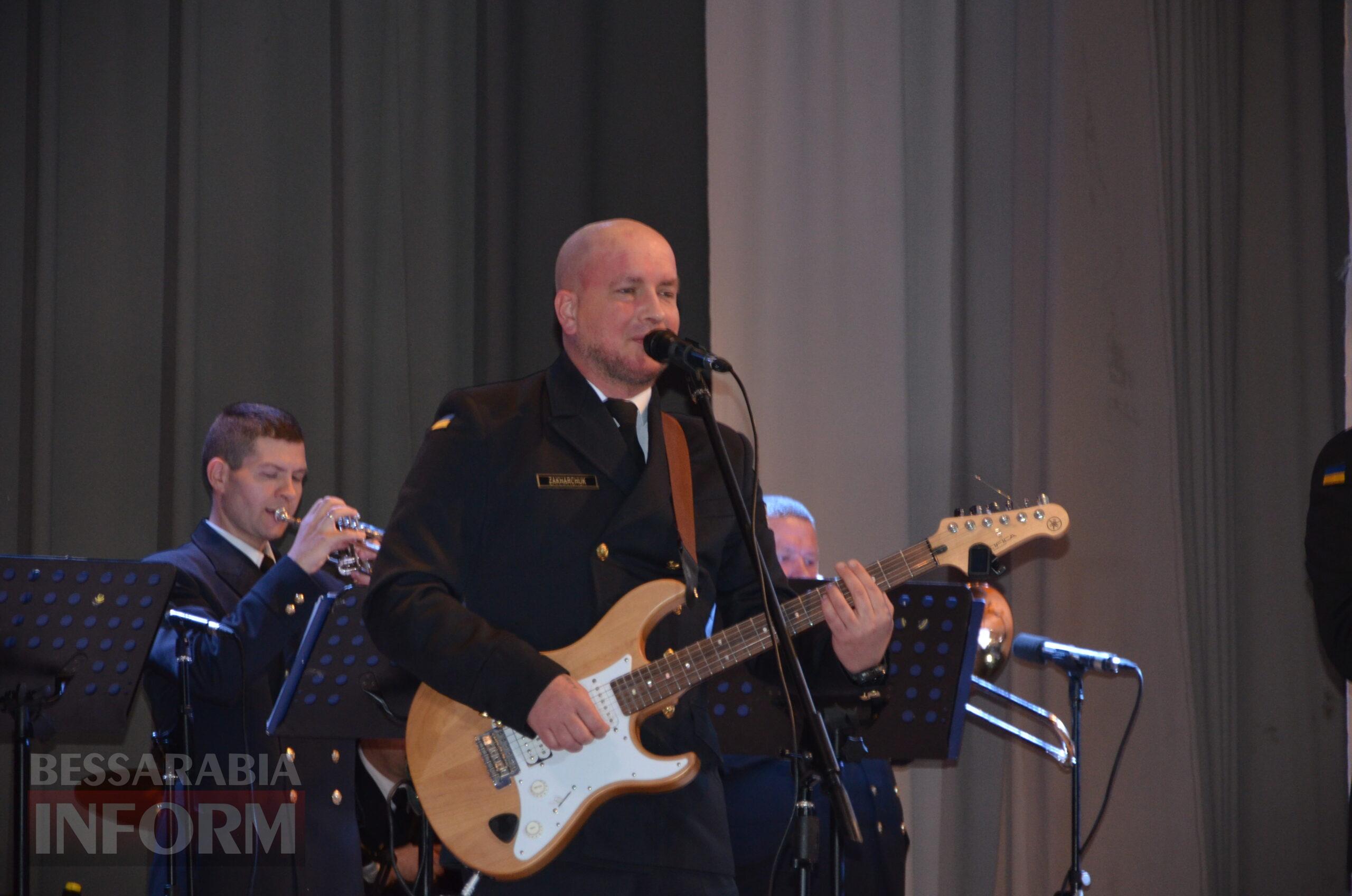 Народні та патріотичні номери у виконанні захисників: в Ізмаїлі відбувся концерт Центру військово-музичного мистецтва ВМС ЗСУ