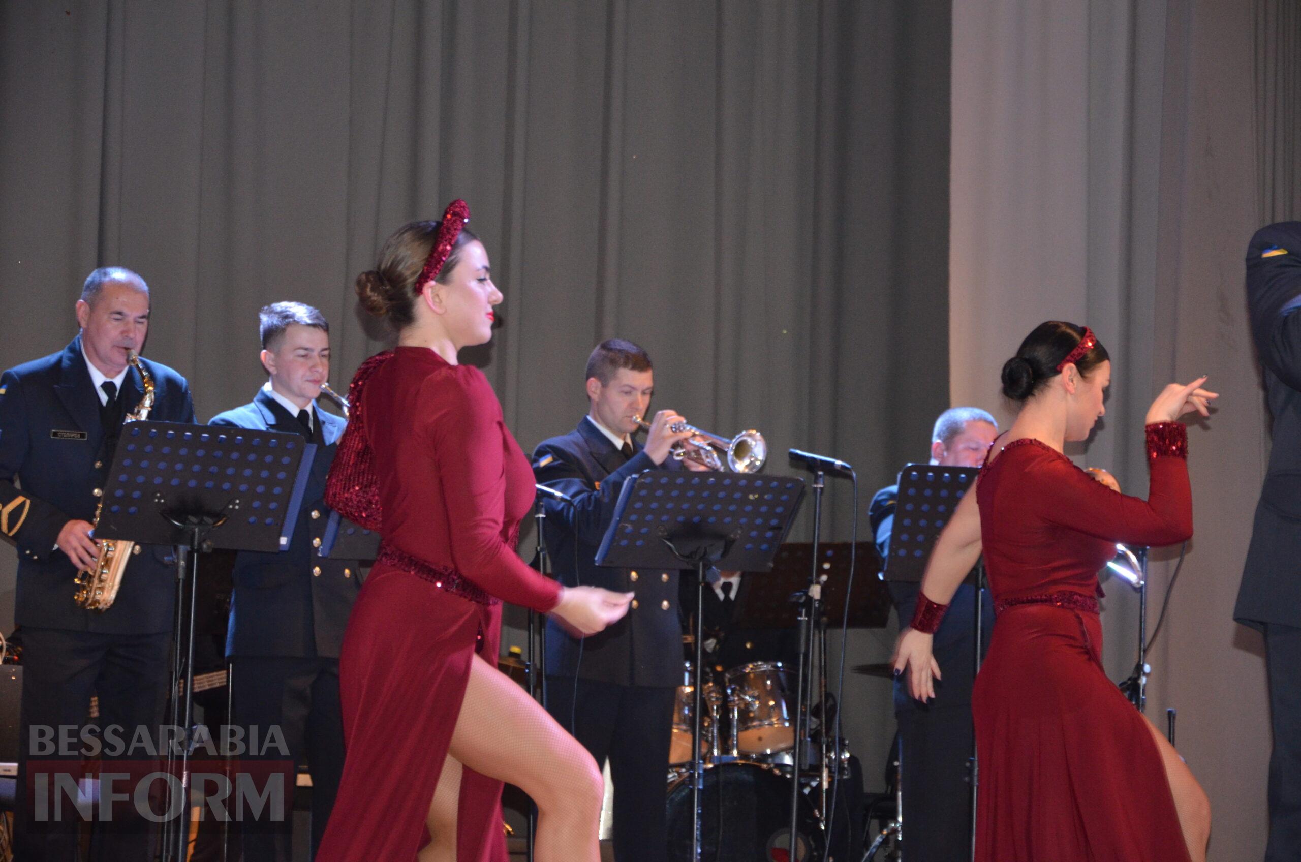 Народні та патріотичні номери у виконанні захисників: в Ізмаїлі відбувся концерт Центру військово-музичного мистецтва ВМС ЗСУ