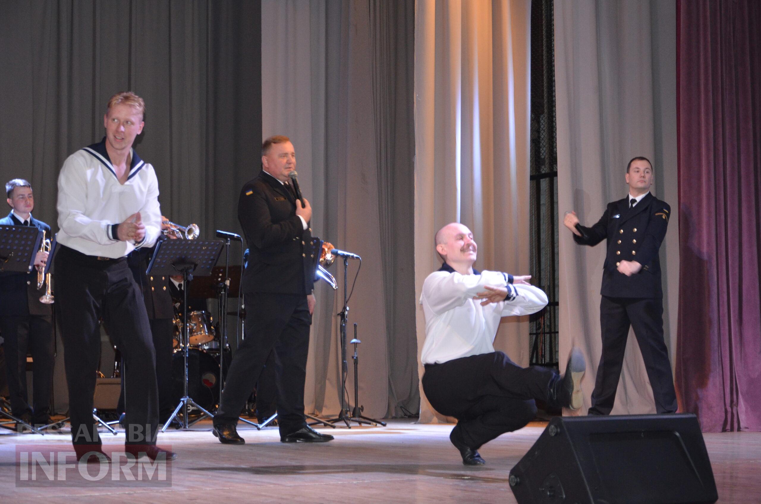 Народні та патріотичні номери у виконанні захисників: в Ізмаїлі відбувся концерт Центру військово-музичного мистецтва ВМС ЗСУ