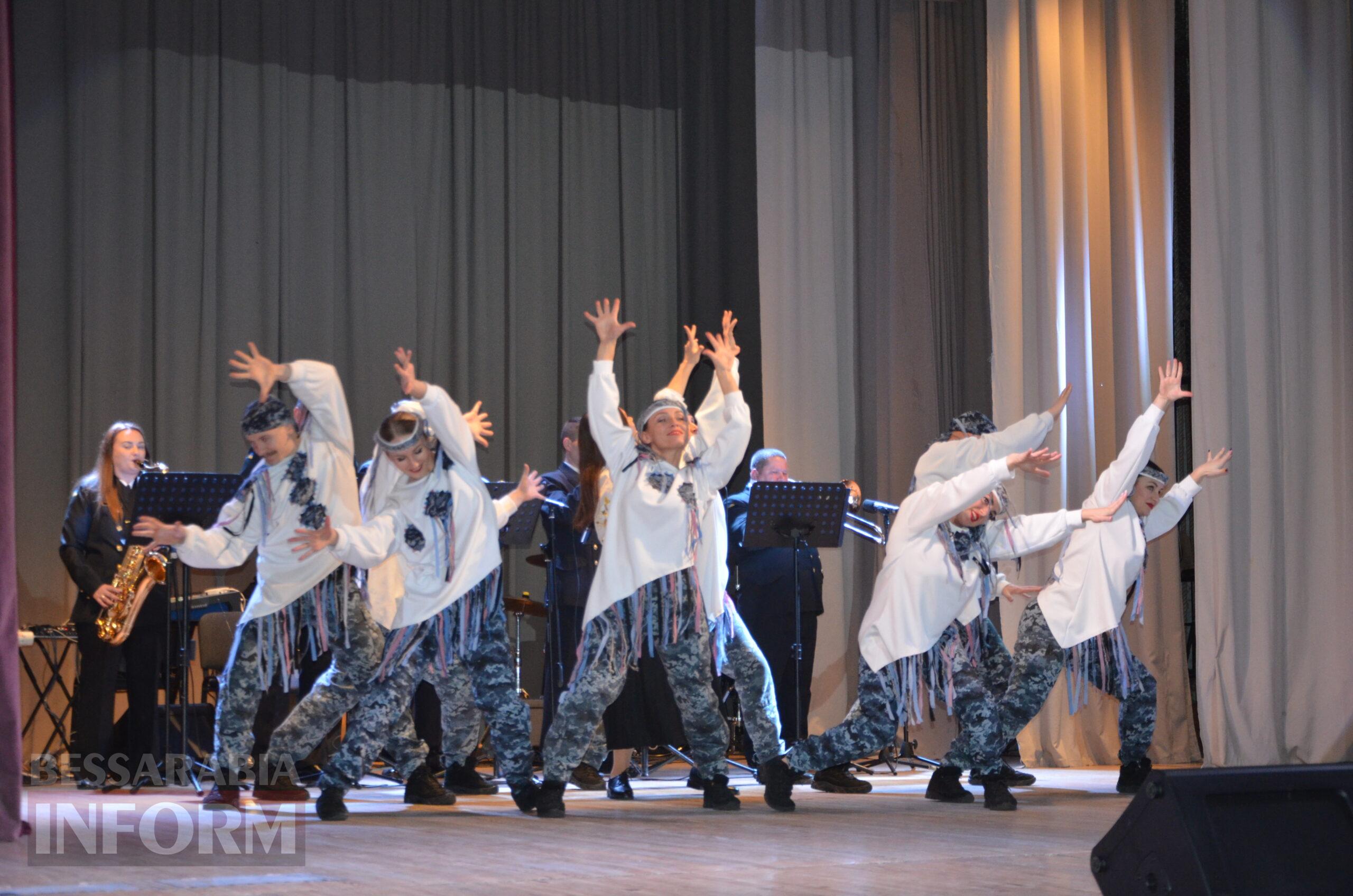 Народні та патріотичні номери у виконанні захисників: в Ізмаїлі відбувся концерт Центру військово-музичного мистецтва ВМС ЗСУ