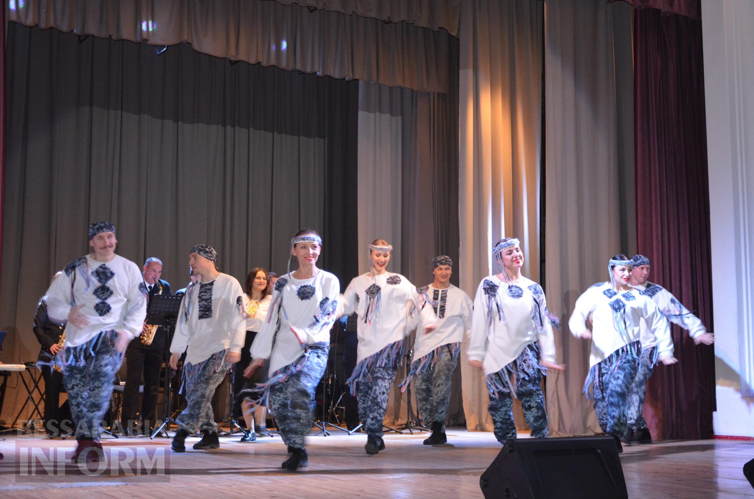Народні та патріотичні номери у виконанні захисників: в Ізмаїлі відбувся концерт Центру військово-музичного мистецтва ВМС ЗСУ