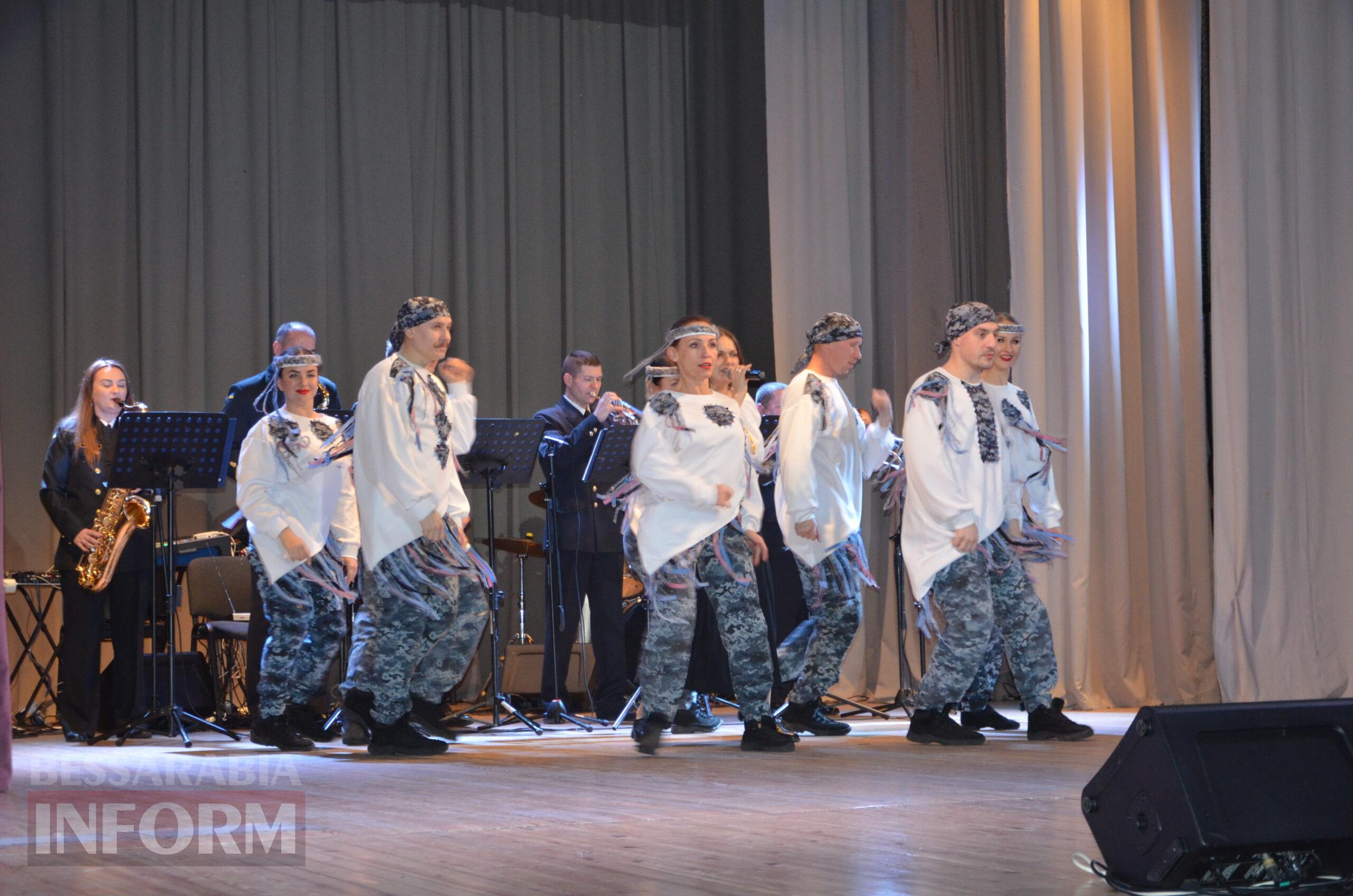 Народні та патріотичні номери у виконанні захисників: в Ізмаїлі відбувся концерт Центру військово-музичного мистецтва ВМС ЗСУ