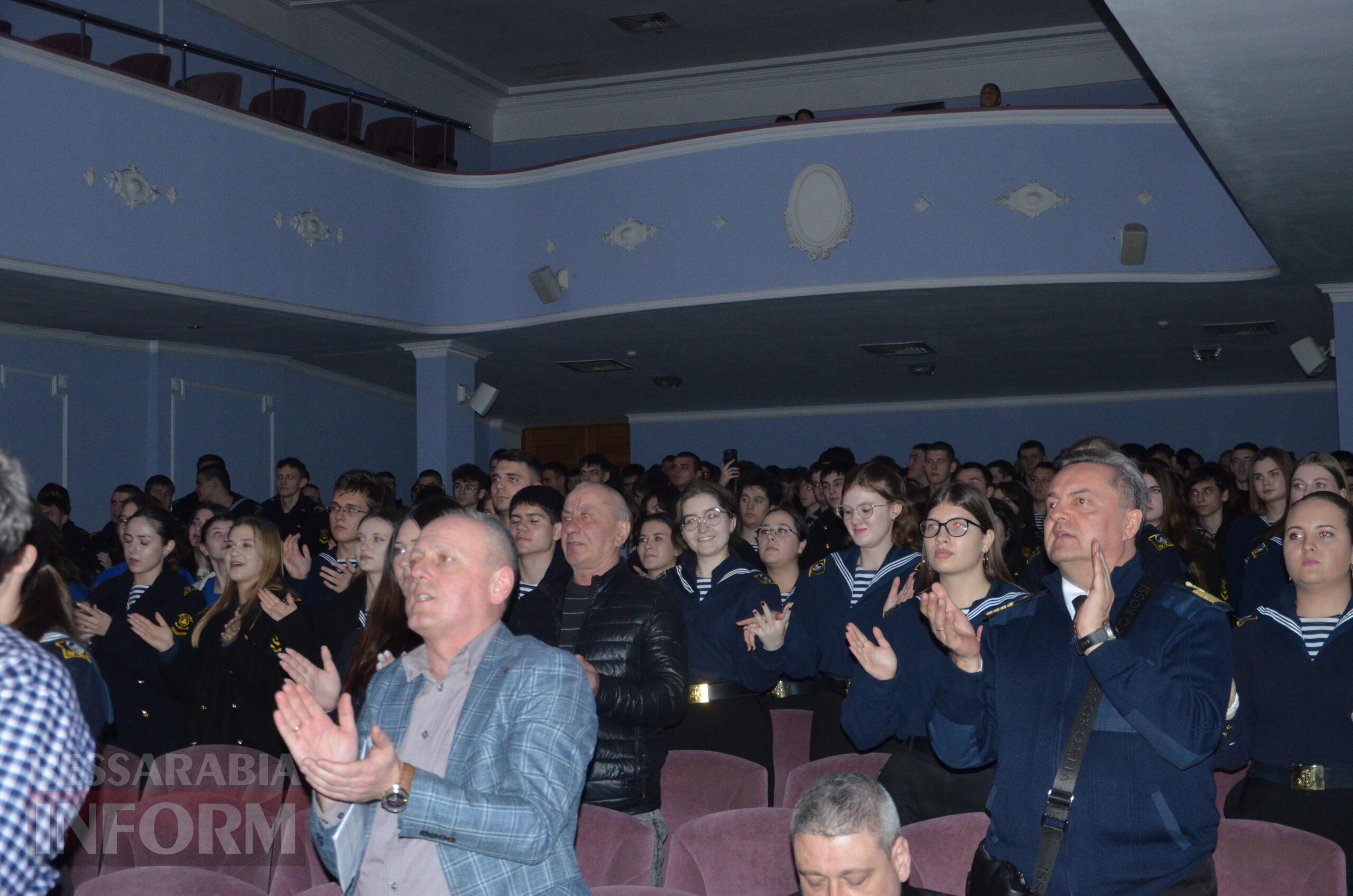 Народні та патріотичні номери у виконанні захисників: в Ізмаїлі відбувся концерт Центру військово-музичного мистецтва ВМС ЗСУ