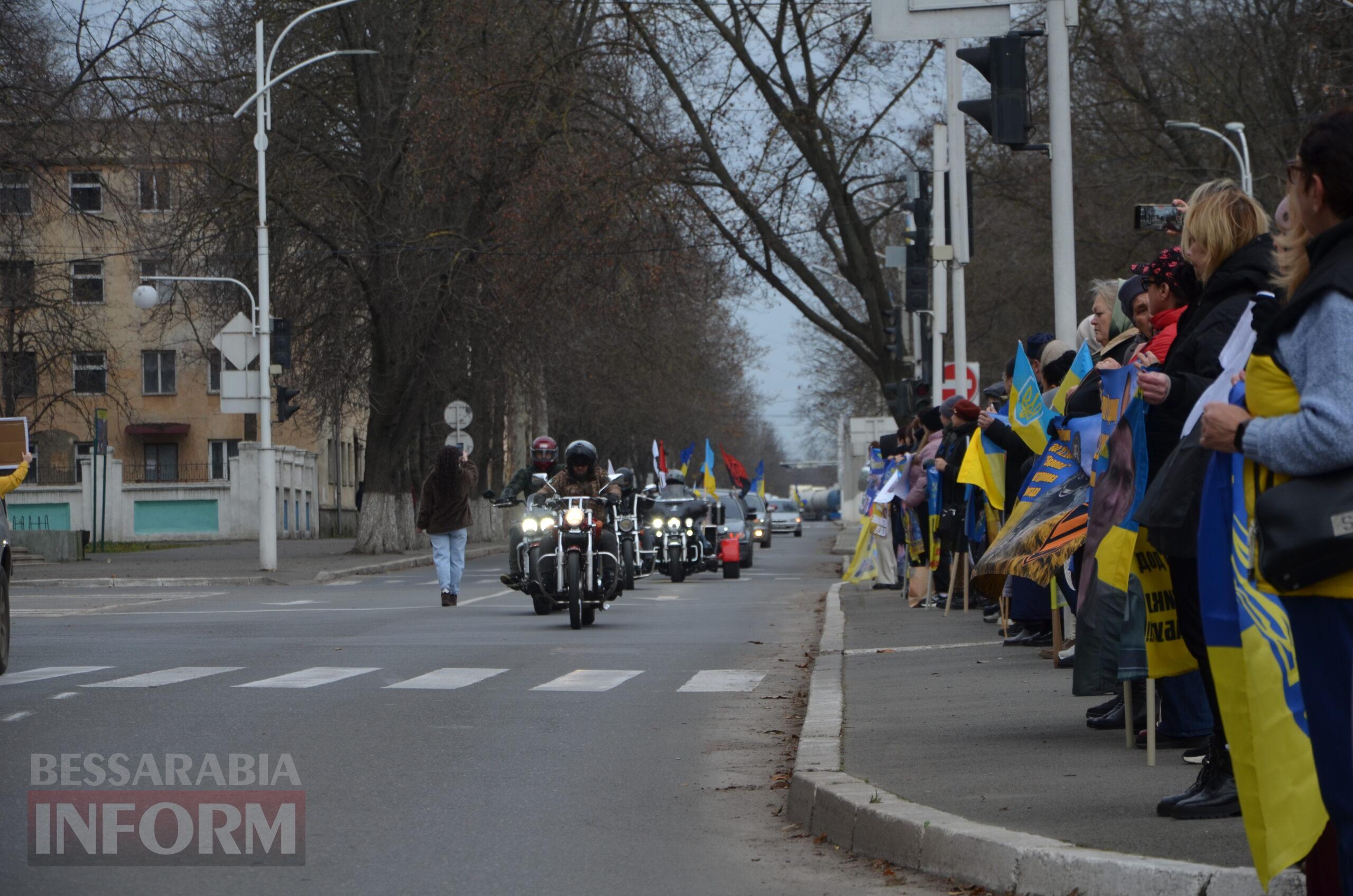 Сто стільців біля мерії, як нагадування: в Ізмаїлі відбулася наймасштабніша акція в підтримку родин безвісти зниклих і полонених