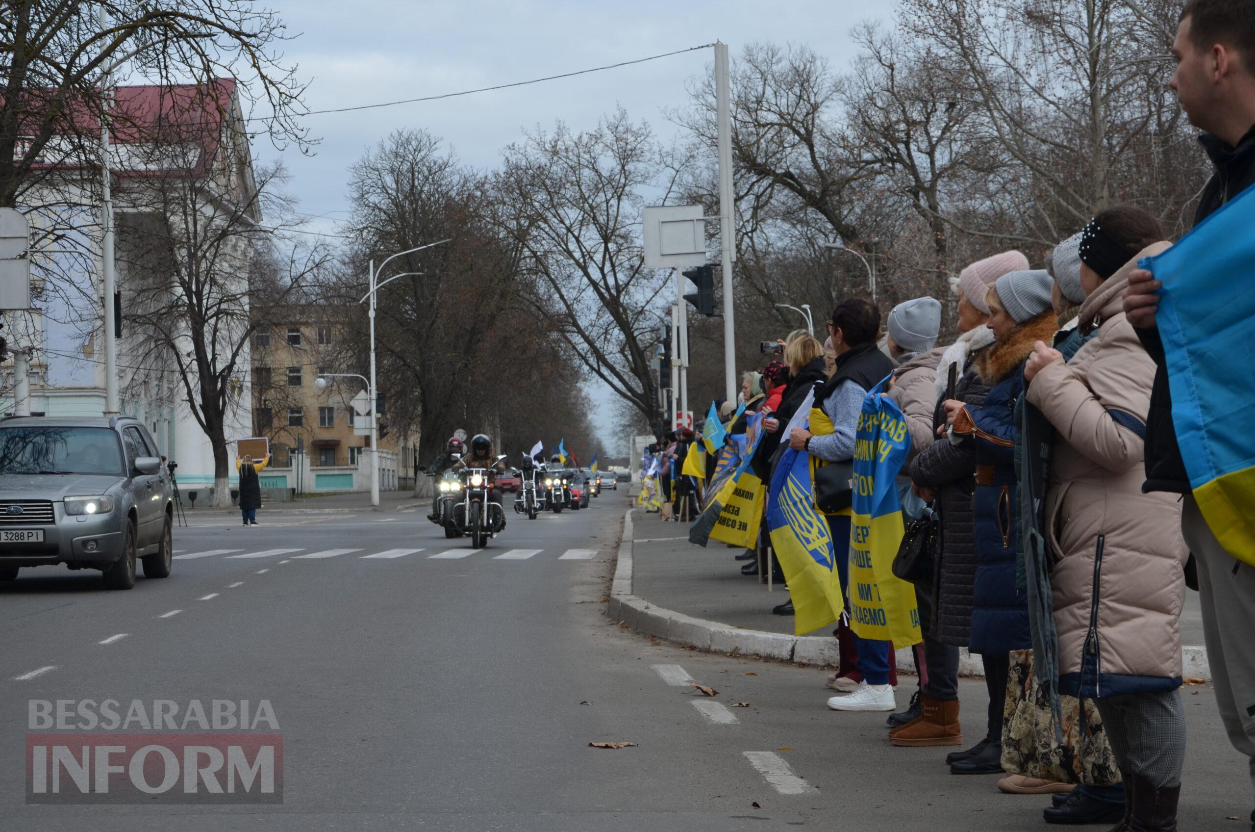 Сто стільців біля мерії, як нагадування: в Ізмаїлі відбулася наймасштабніша акція в підтримку родин безвісти зниклих і полонених