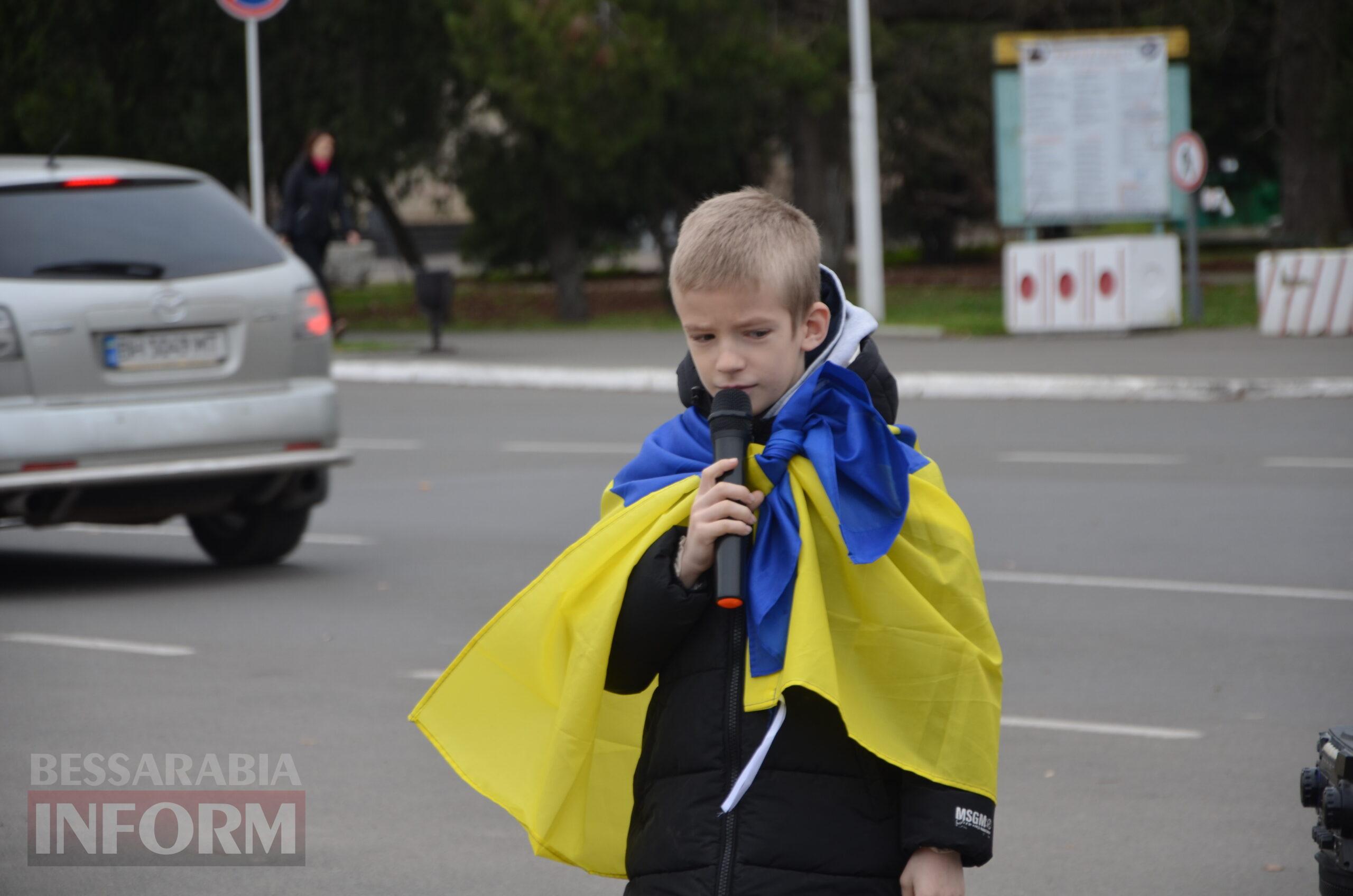 Сто стільців біля мерії, як нагадування: в Ізмаїлі відбулася наймасштабніша акція в підтримку родин безвісти зниклих і полонених