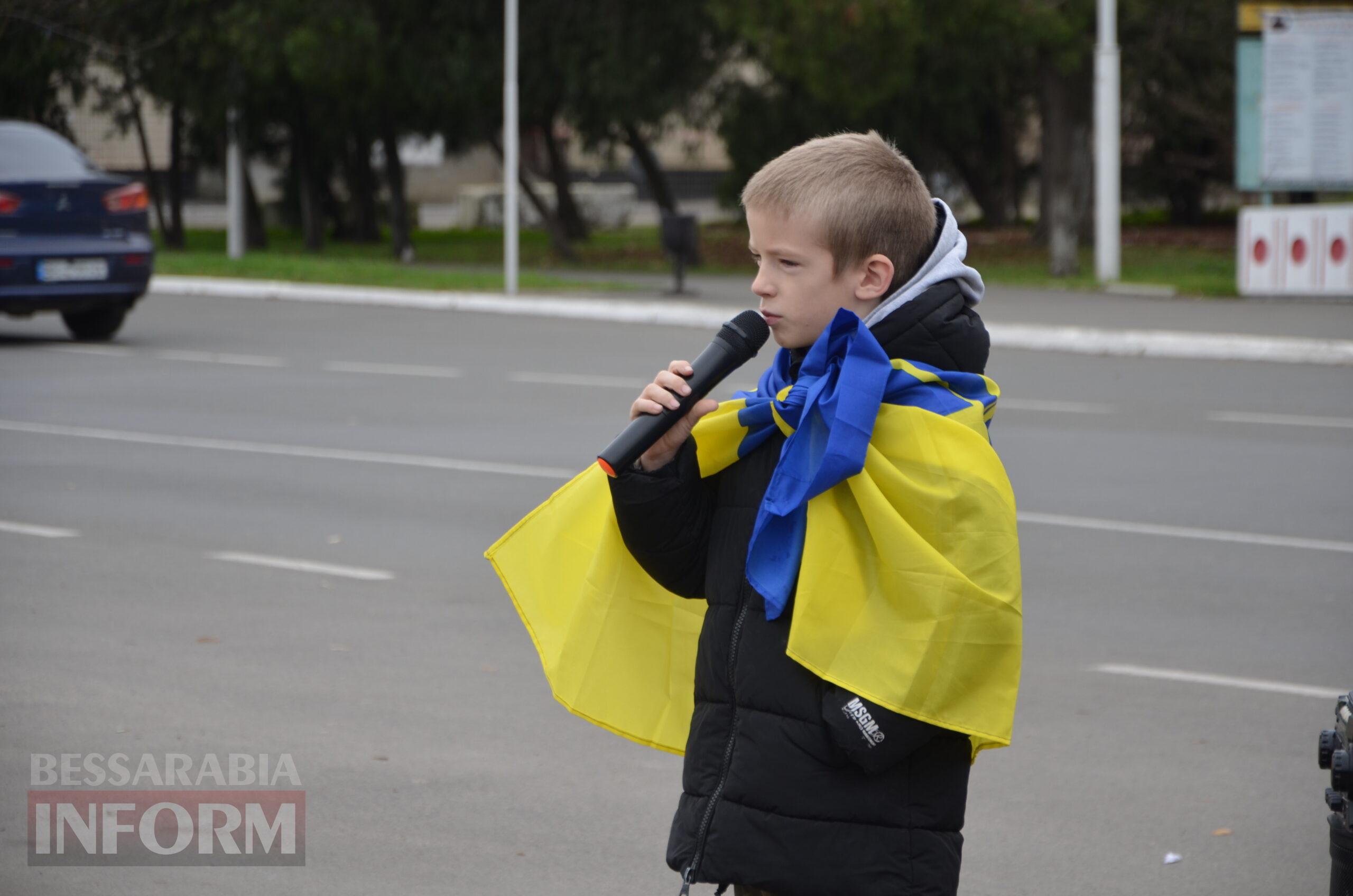 Сто стільців біля мерії, як нагадування: в Ізмаїлі відбулася наймасштабніша акція в підтримку родин безвісти зниклих і полонених
