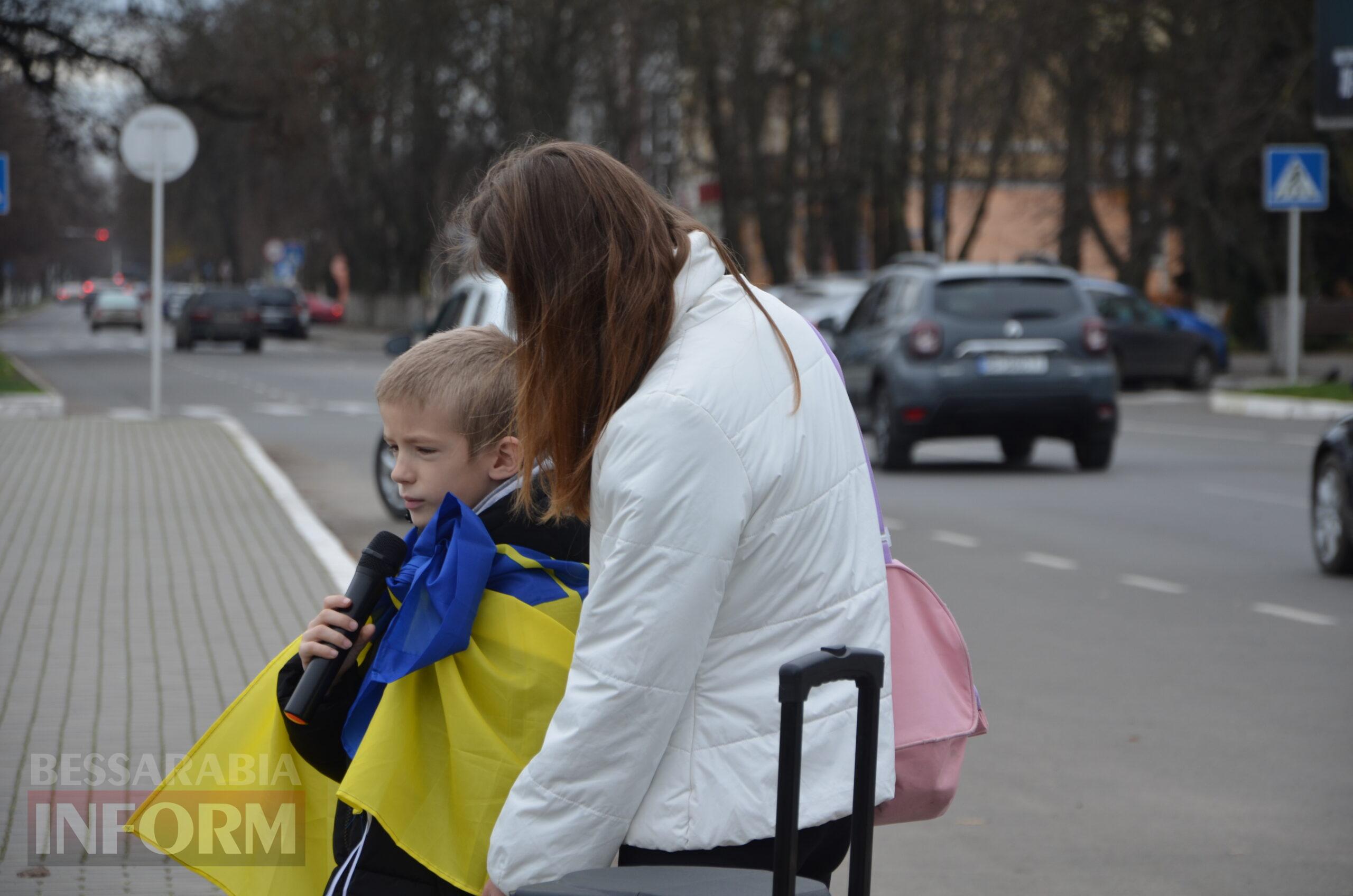 Сто стільців біля мерії, як нагадування: в Ізмаїлі відбулася наймасштабніша акція в підтримку родин безвісти зниклих і полонених