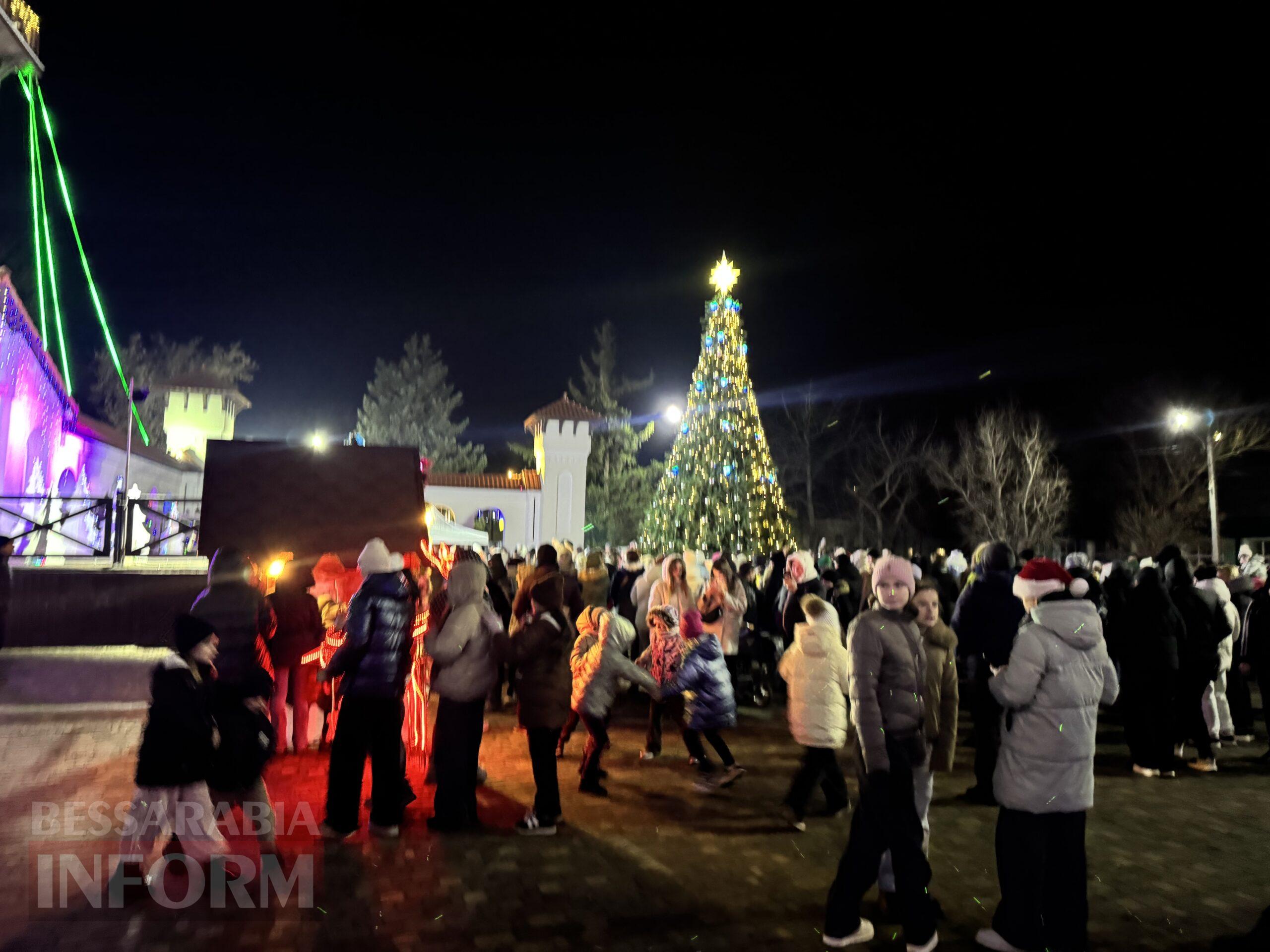 Свято, що об’єднує: в Арцизі урочисто відкрили головну новорічну ялинку громади