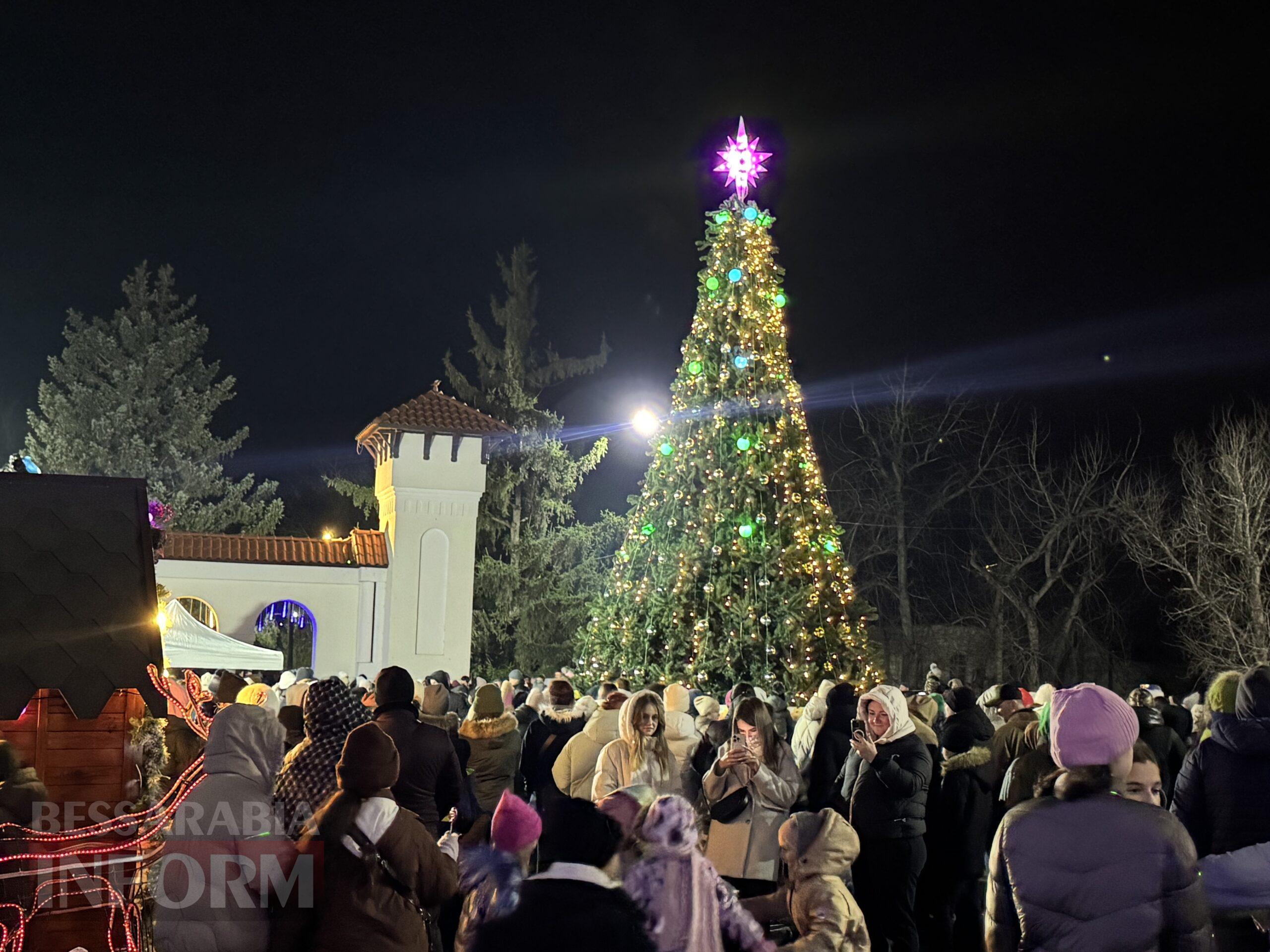 Свято, що об’єднує: в Арцизі урочисто відкрили головну новорічну ялинку громади