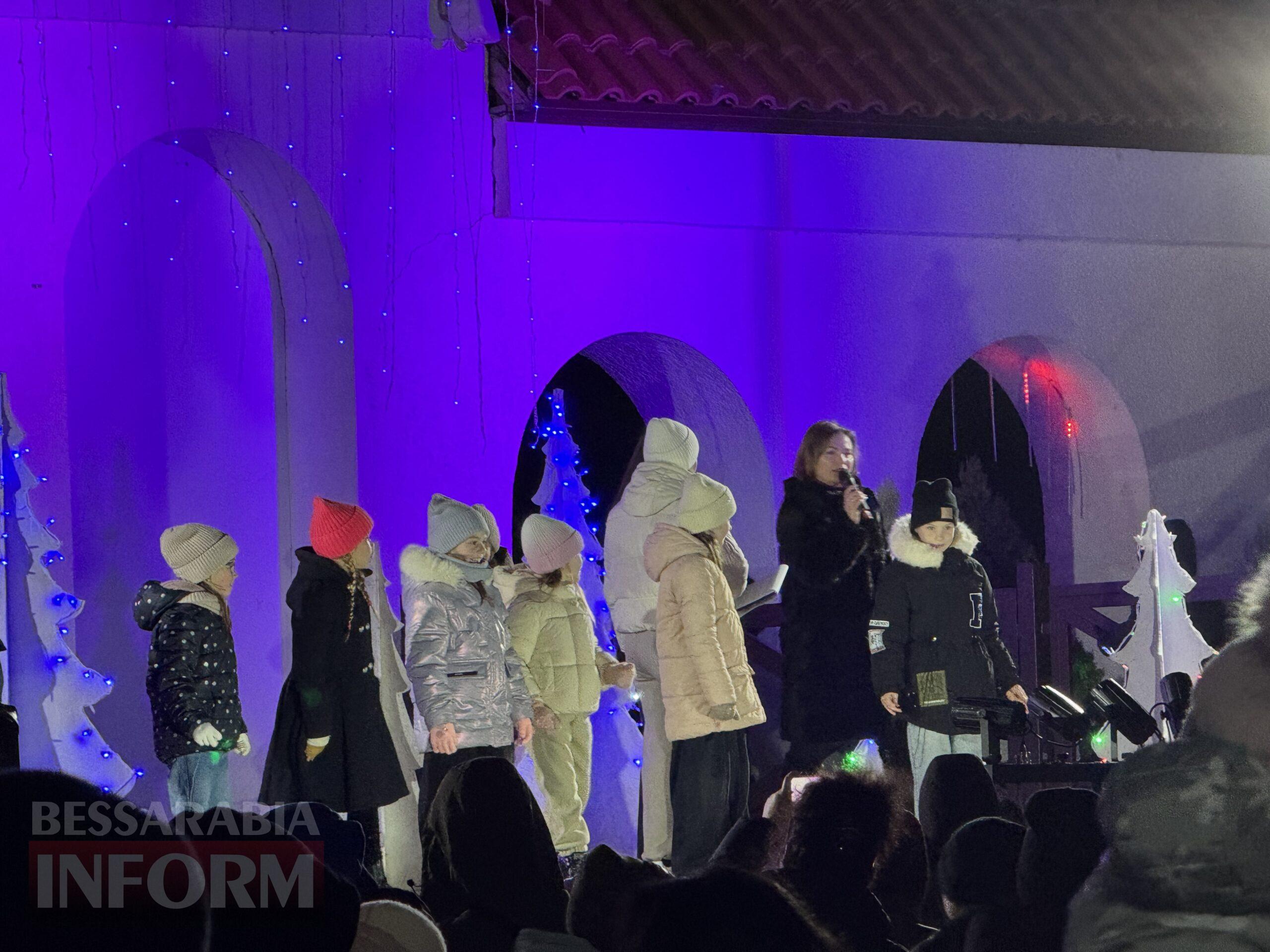 Свято, що об’єднує: в Арцизі урочисто відкрили головну новорічну ялинку громади