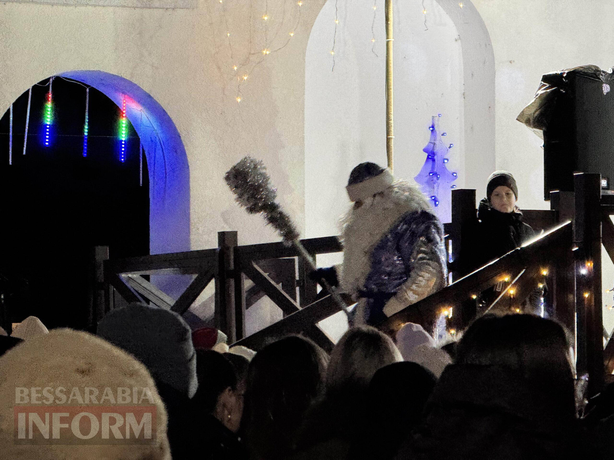 Свято, що об’єднує: в Арцизі урочисто відкрили головну новорічну ялинку громади